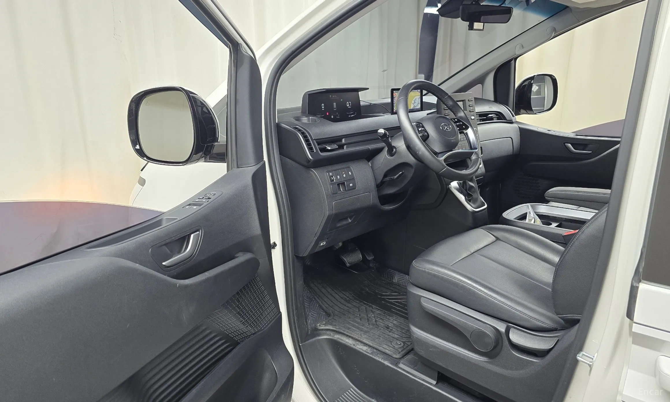 Hyundai Staria превью 10