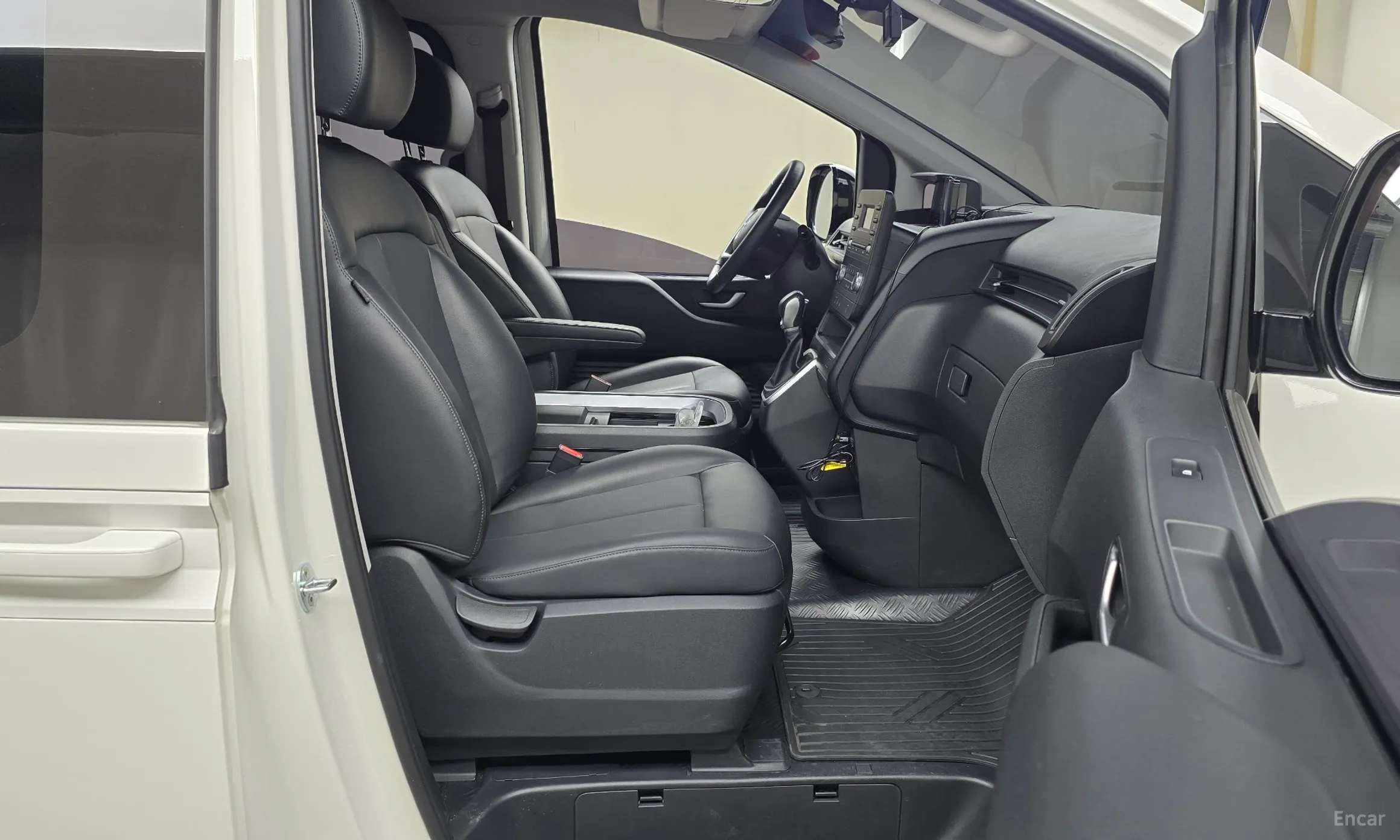 Hyundai Staria превью 11
