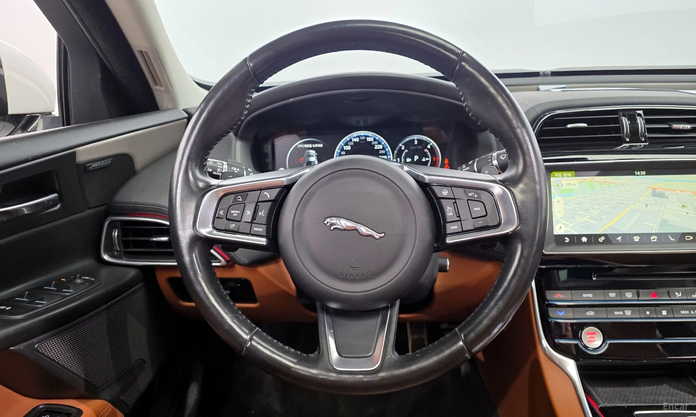 Jaguar XE превью 13