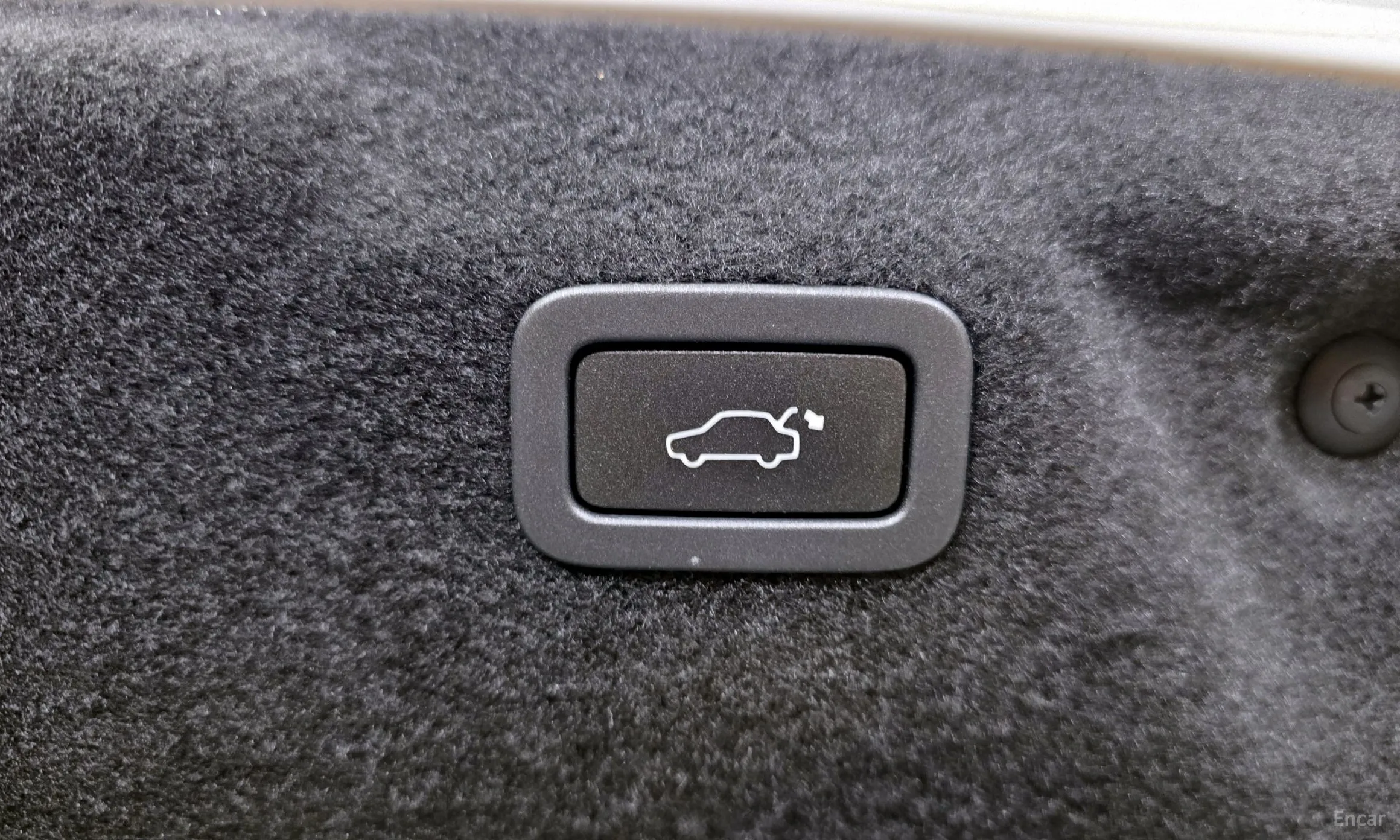 Jaguar XE превью 18