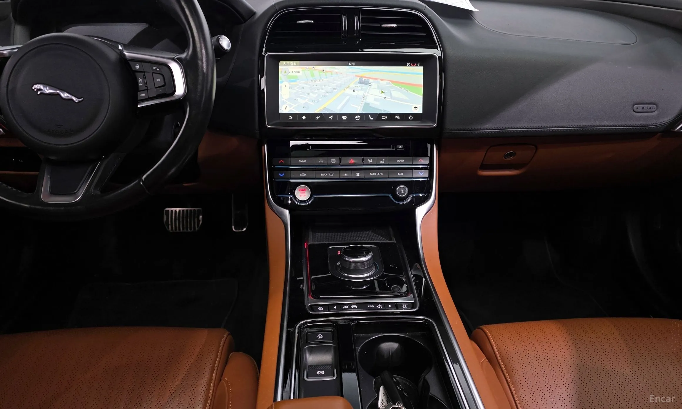 Jaguar XE превью 19
