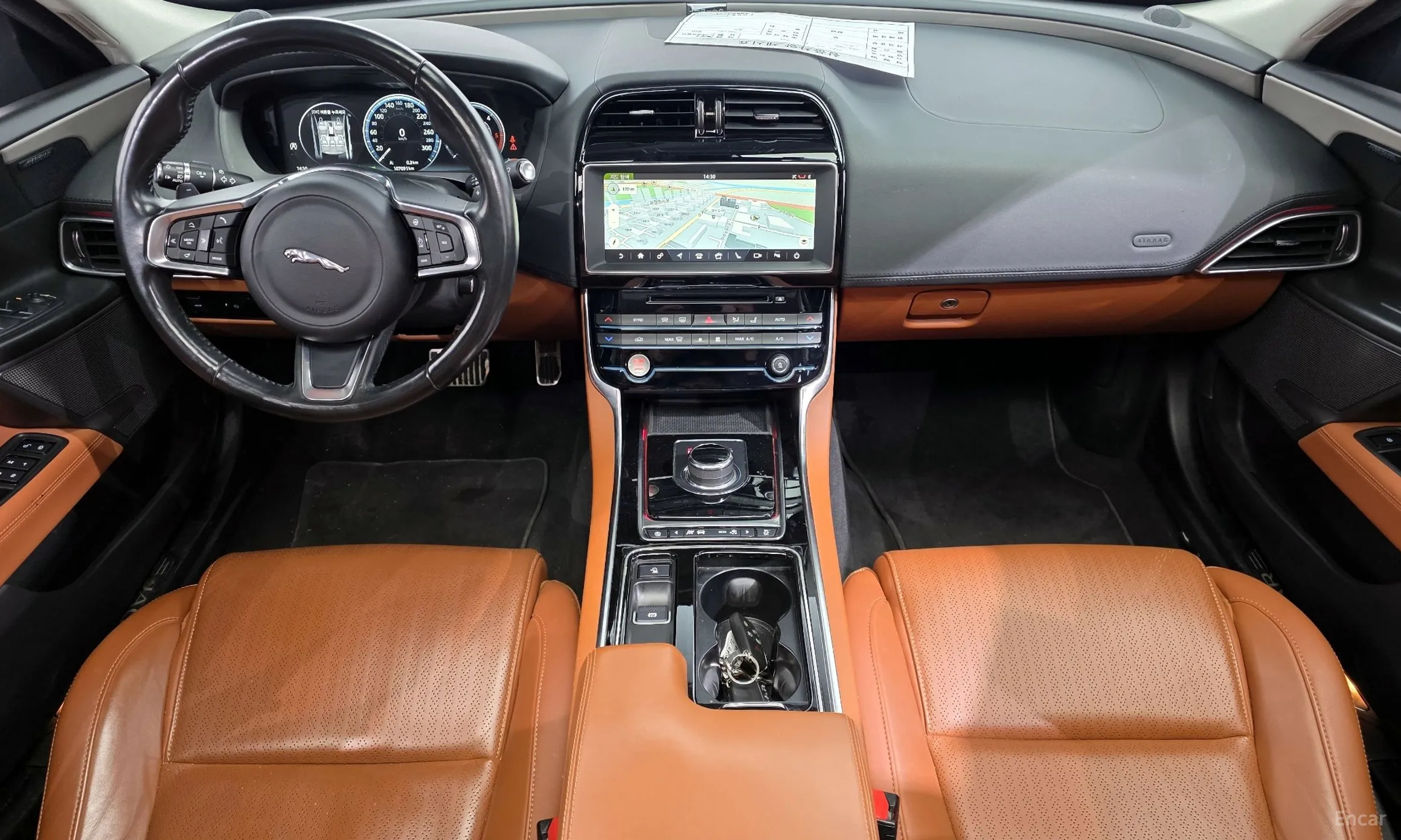 Jaguar XE превью 7
