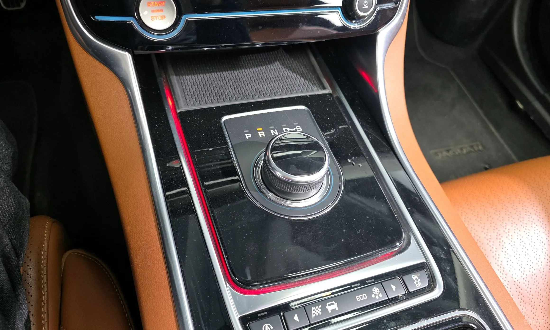 Jaguar XE превью 9