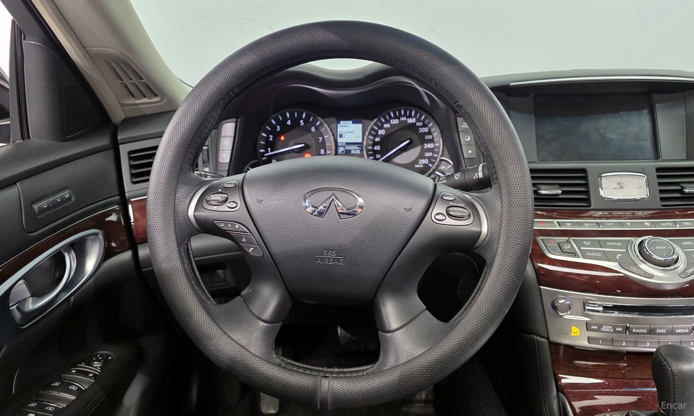 Infiniti Q70 превью 13