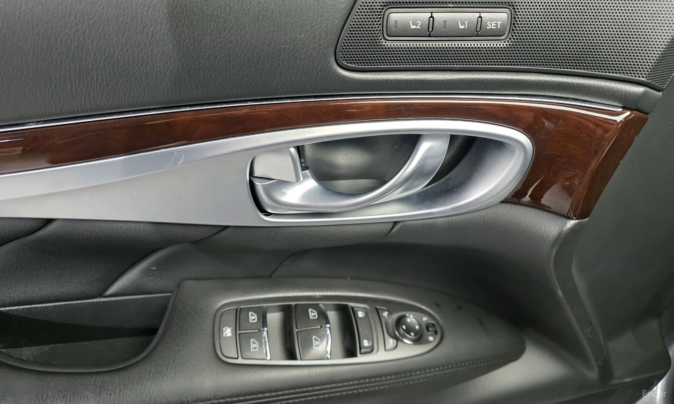 Infiniti Q70 превью 14