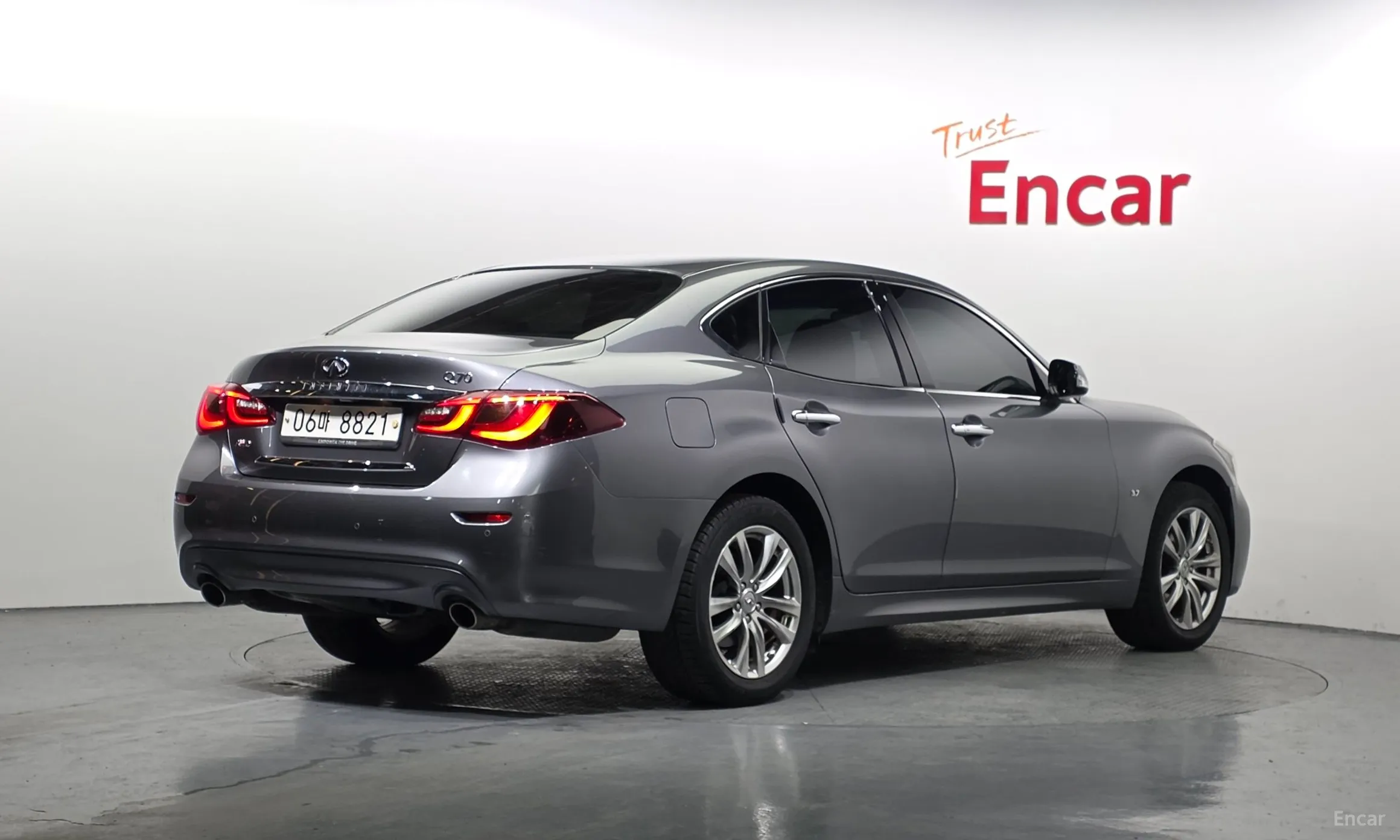 Infiniti Q70