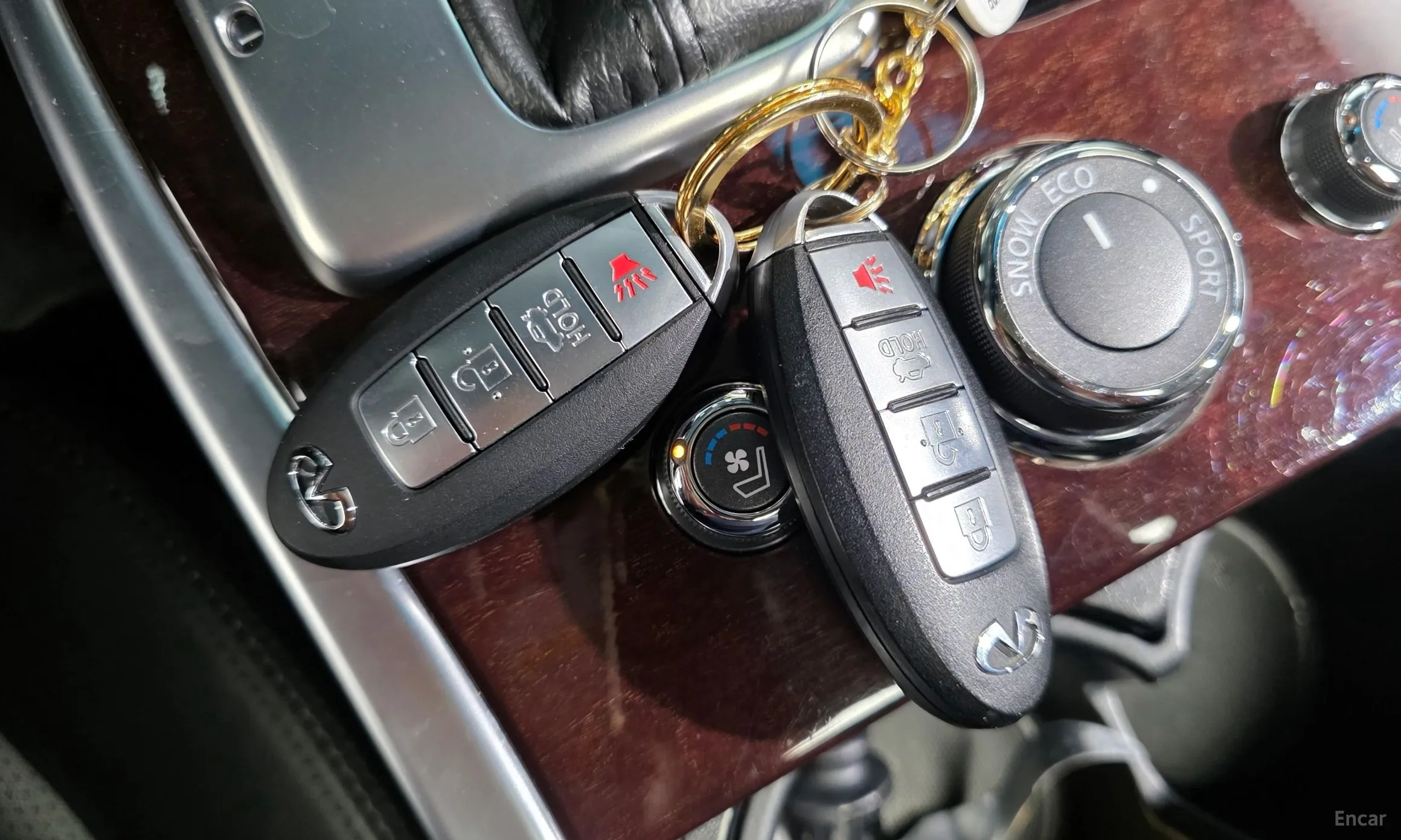 Infiniti Q70 превью 18
