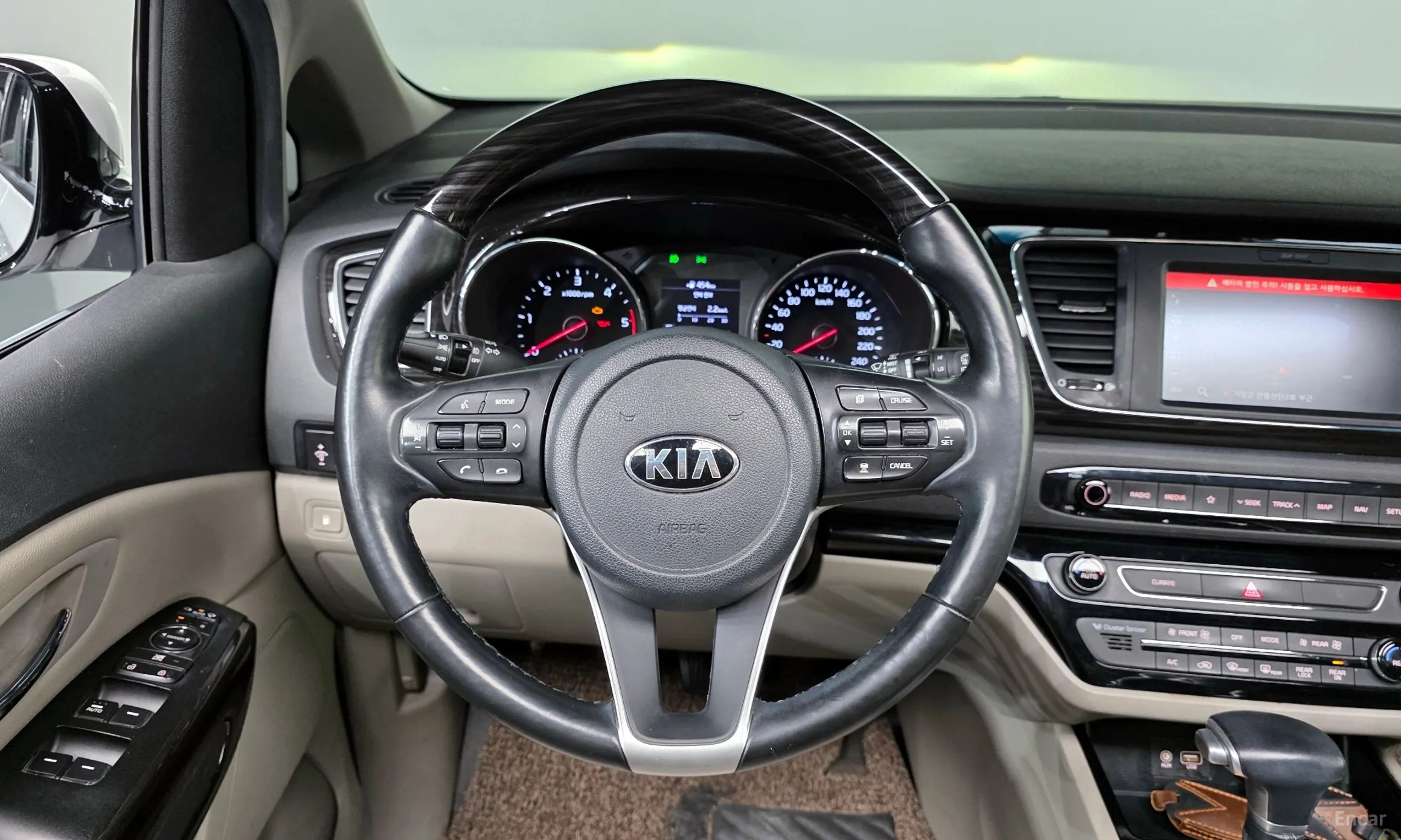 Kia Carnival превью 13