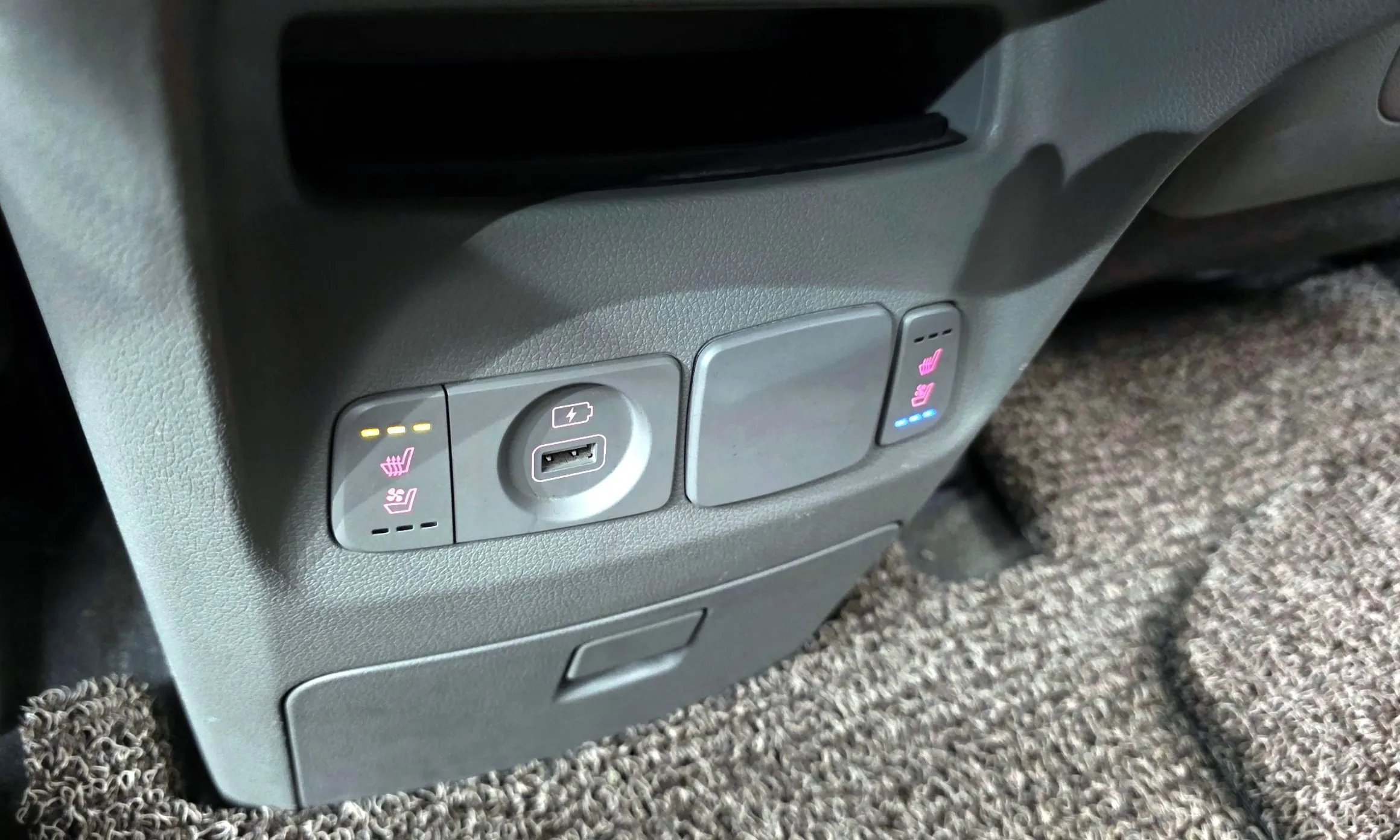 Kia Carnival превью 18