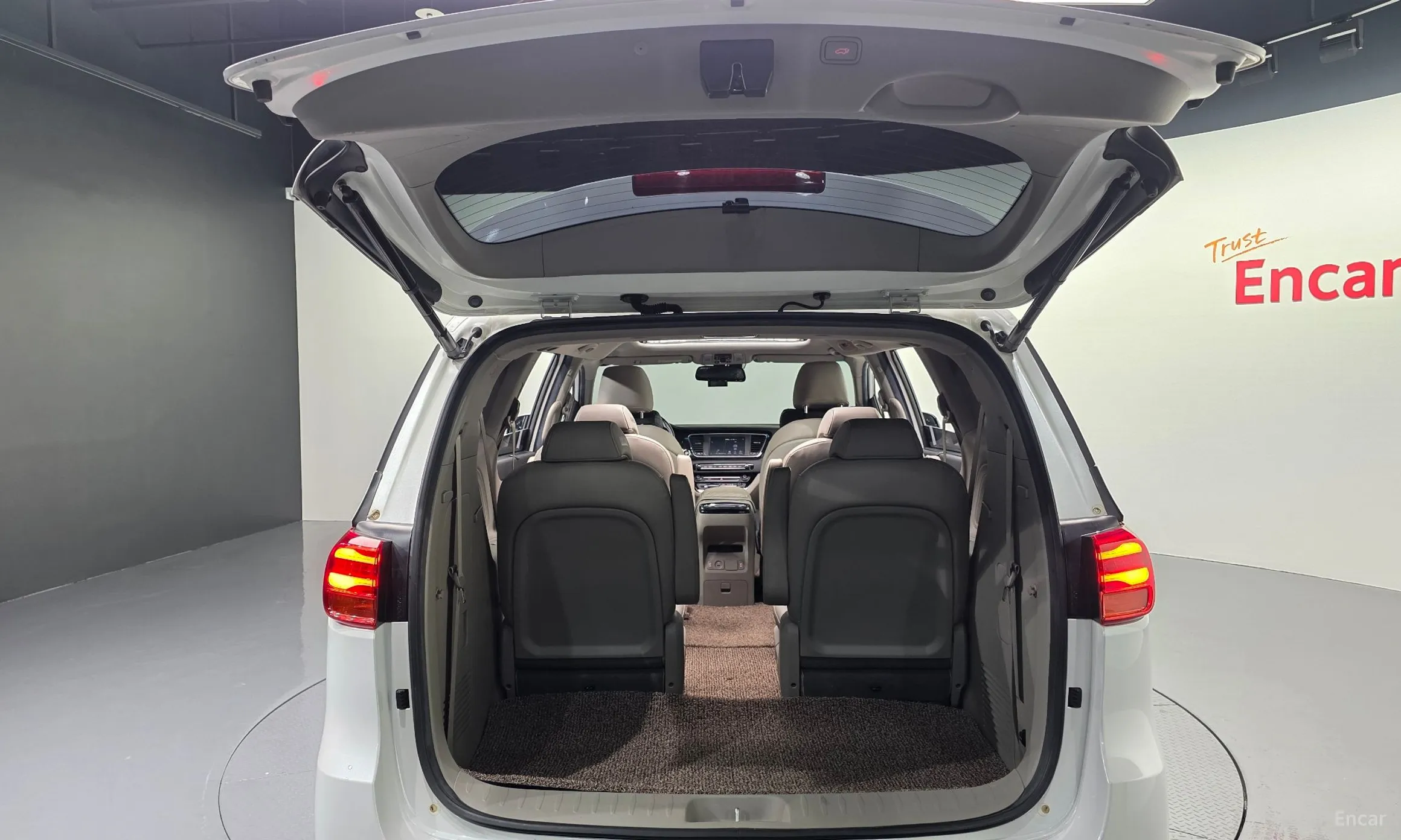 Kia Carnival превью 20
