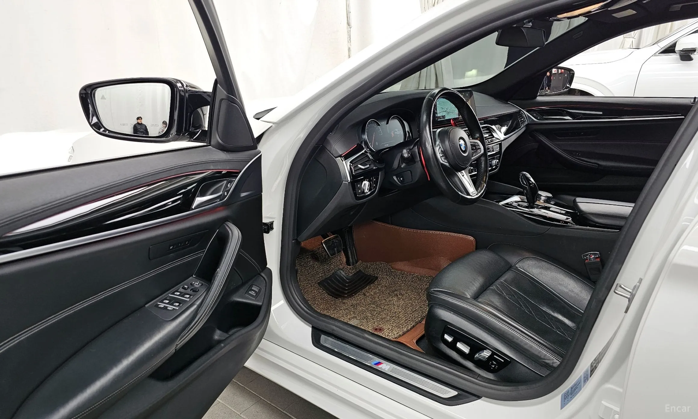 BMW 5 Series (G30) превью 10