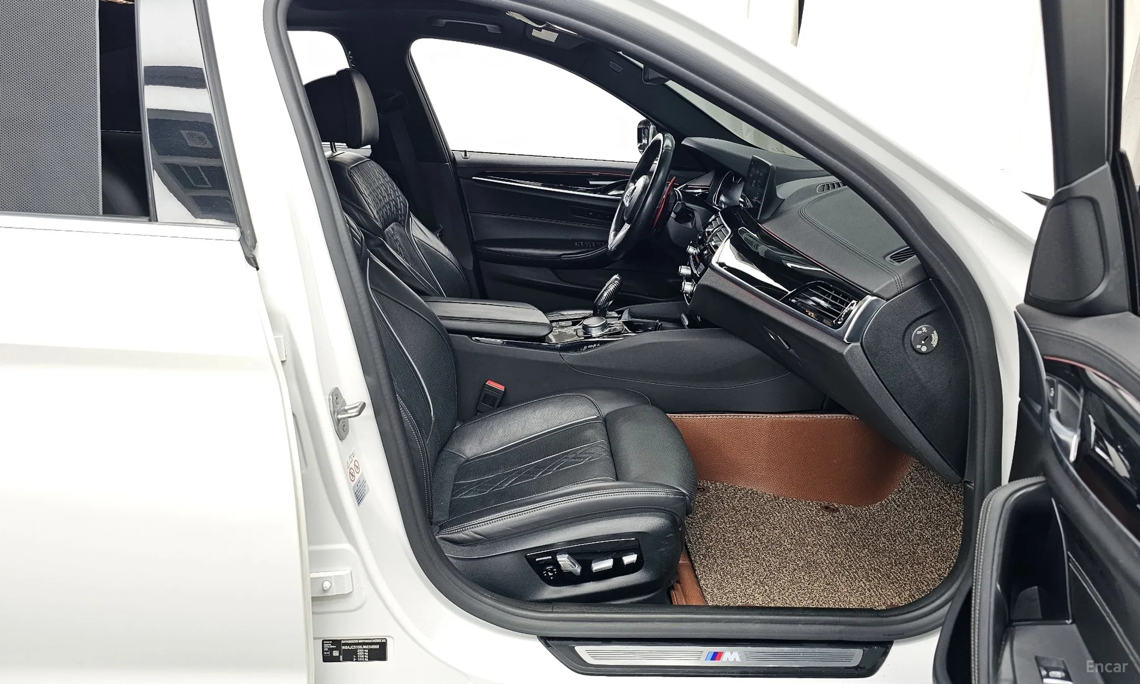 BMW 5 Series (G30) превью 11