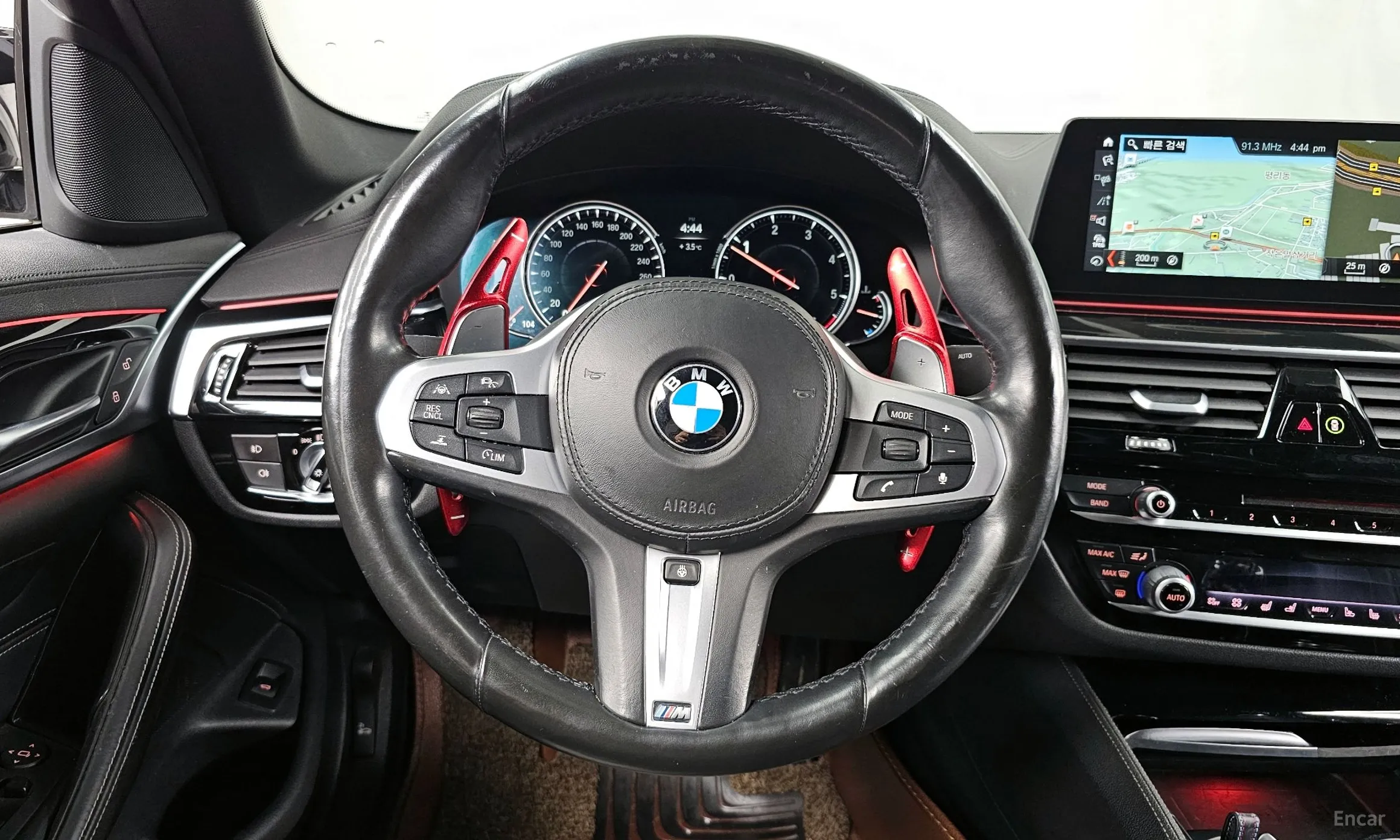 BMW 5 Series (G30) превью 13