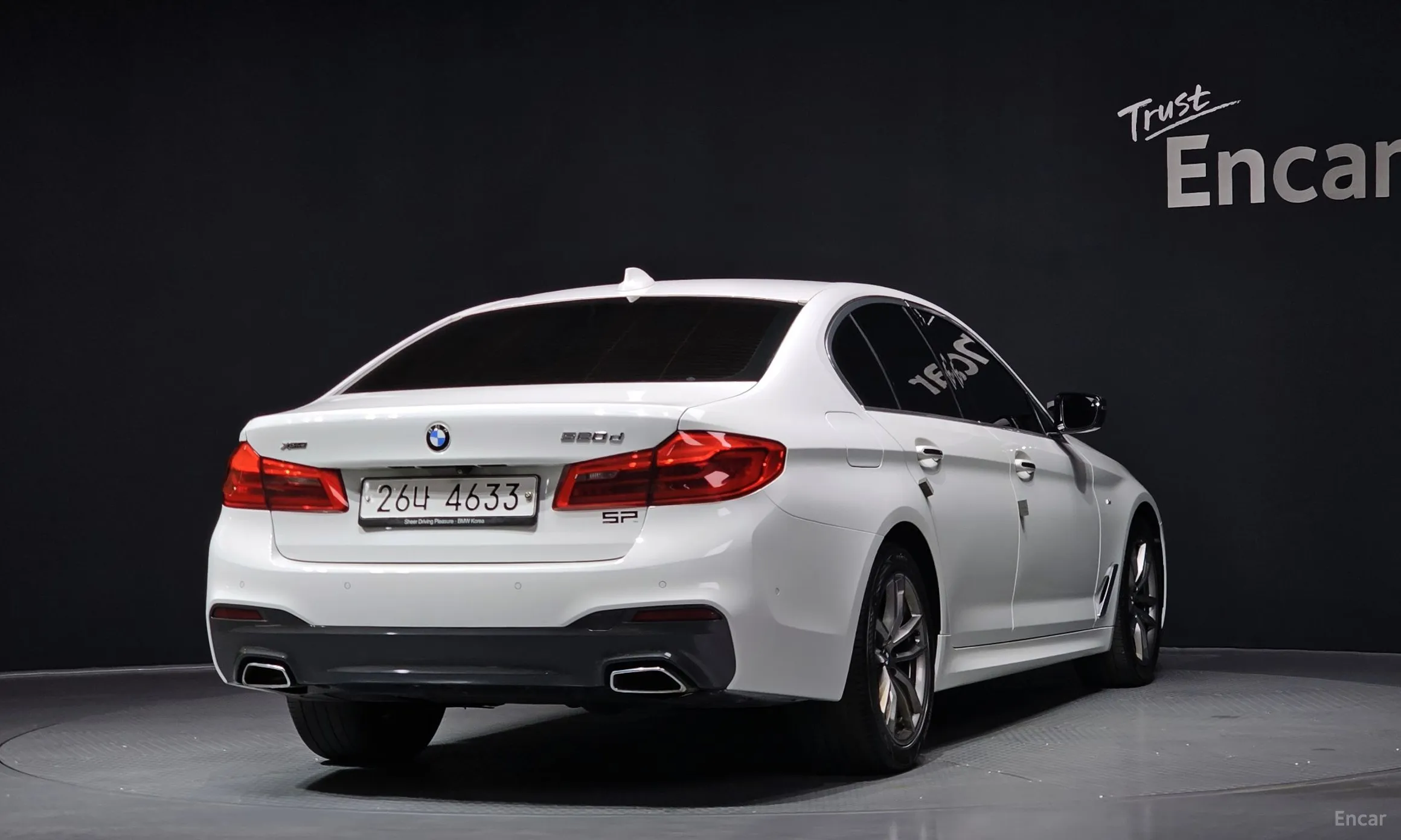 BMW 5 Series (G30) превью 2