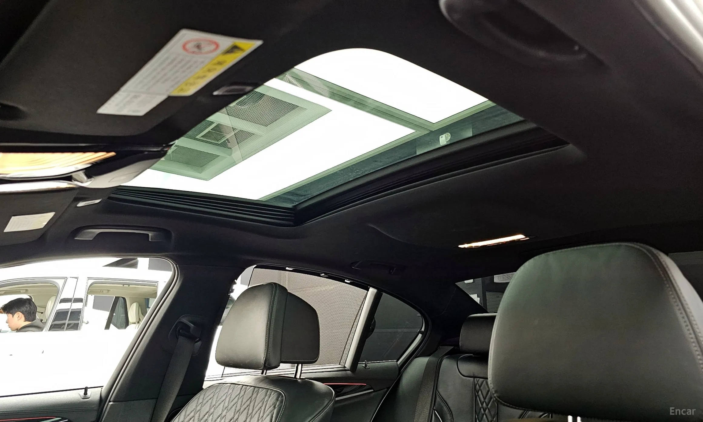 BMW 5 Series (G30) превью 19