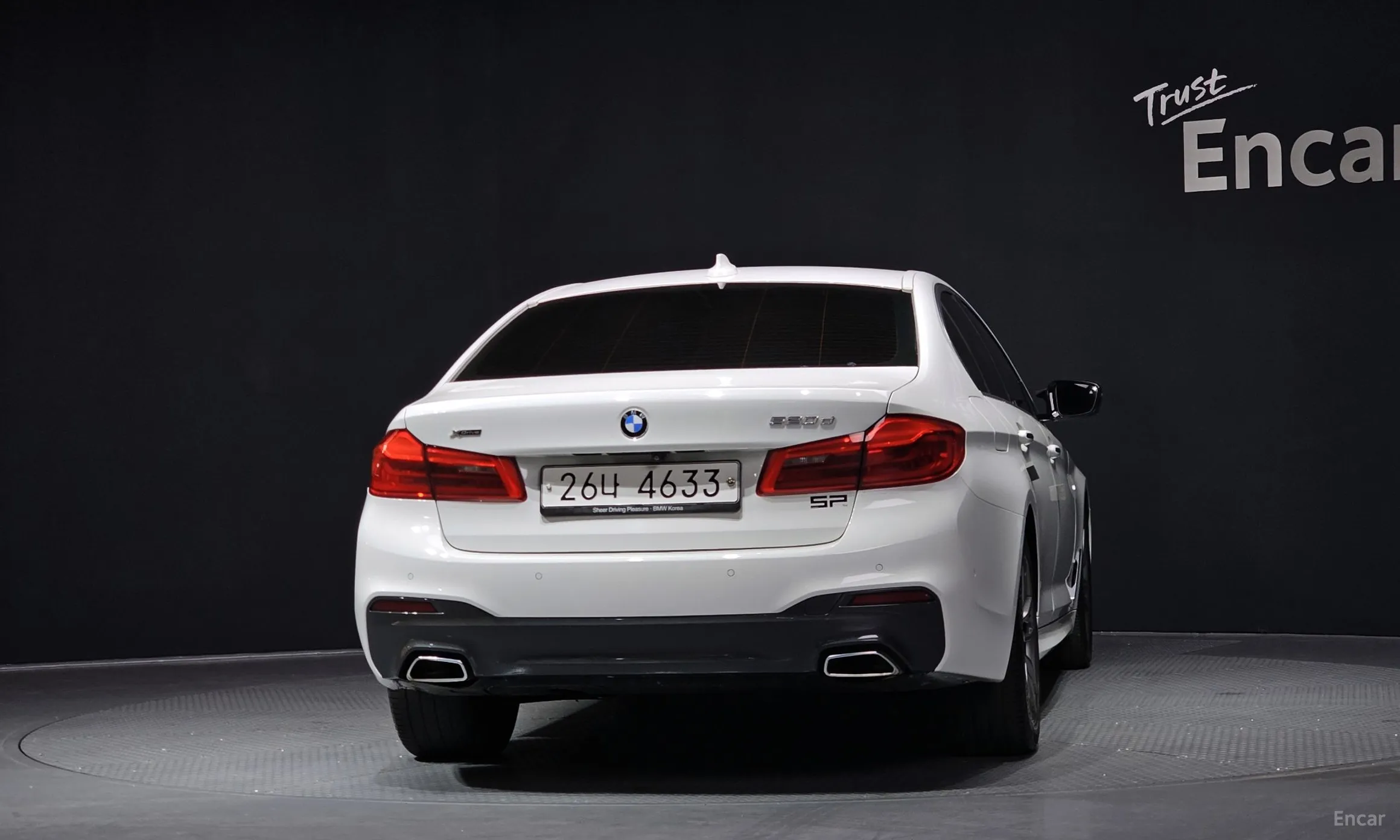 BMW 5 Series (G30) превью 4
