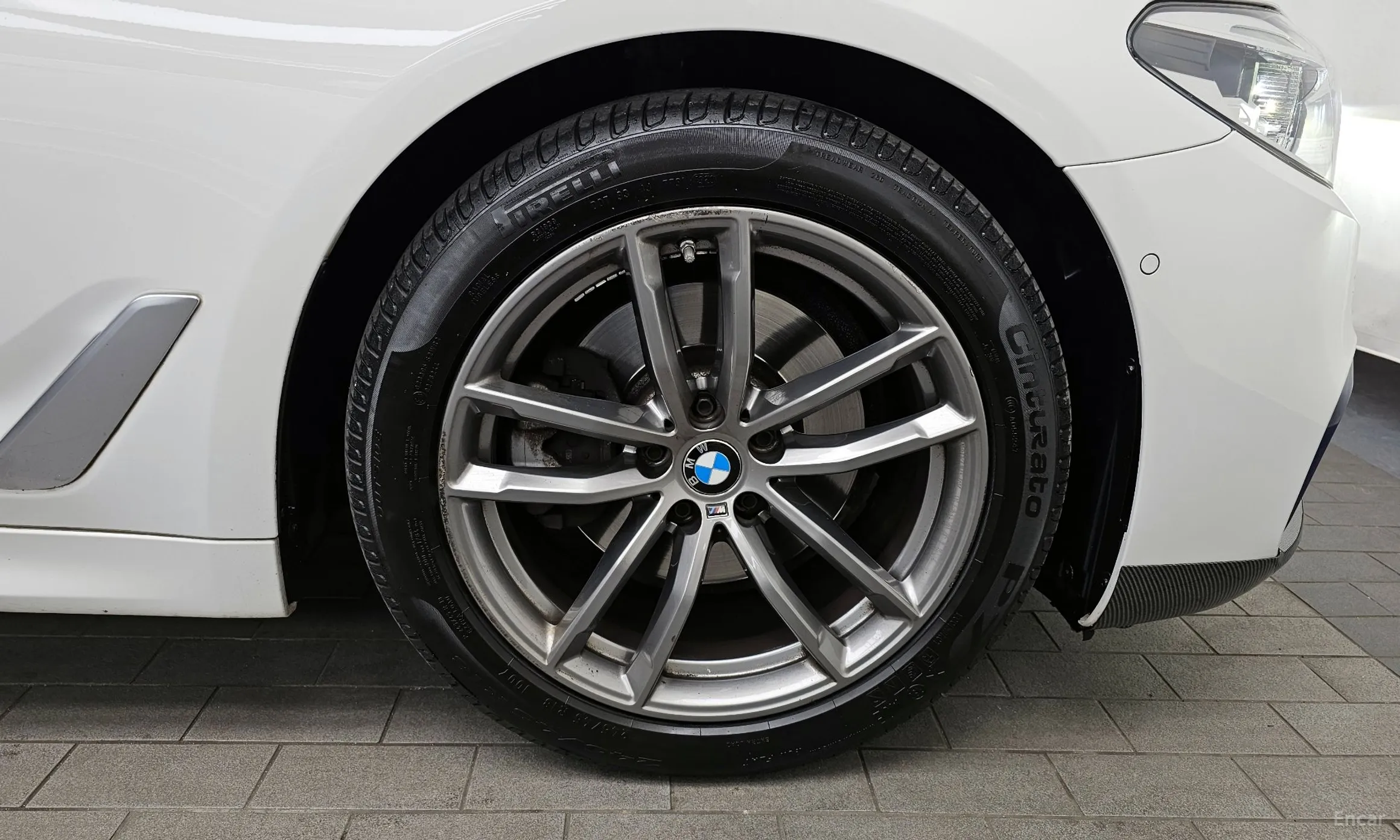 BMW 5 Series (G30) превью 5