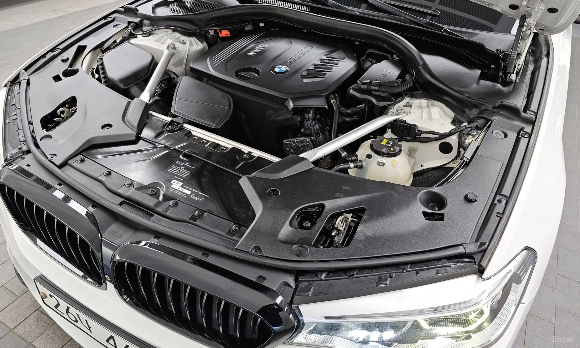 BMW 5 Series (G30) превью 6