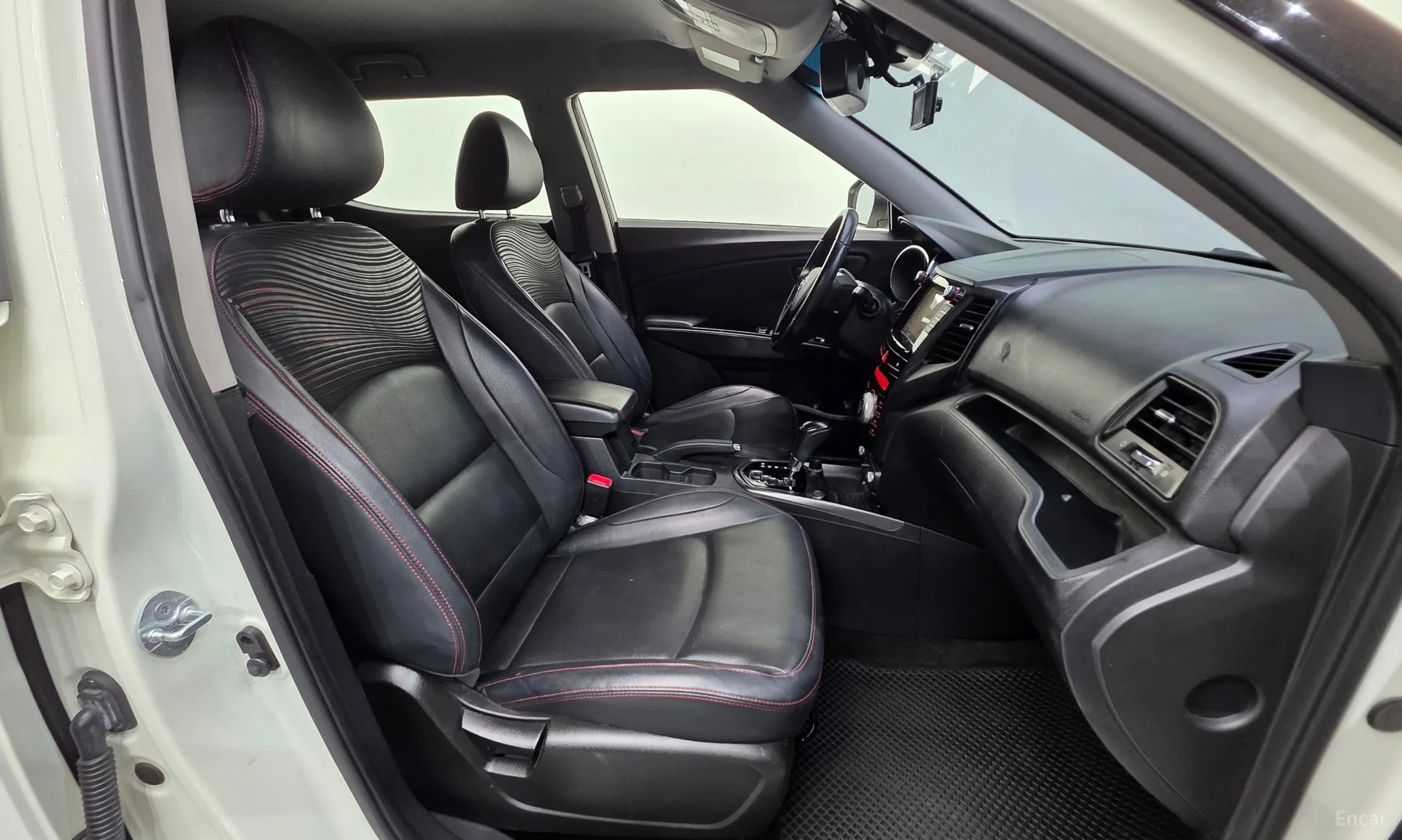 KG Mobility (SsangYong) Tivoli Air превью 10