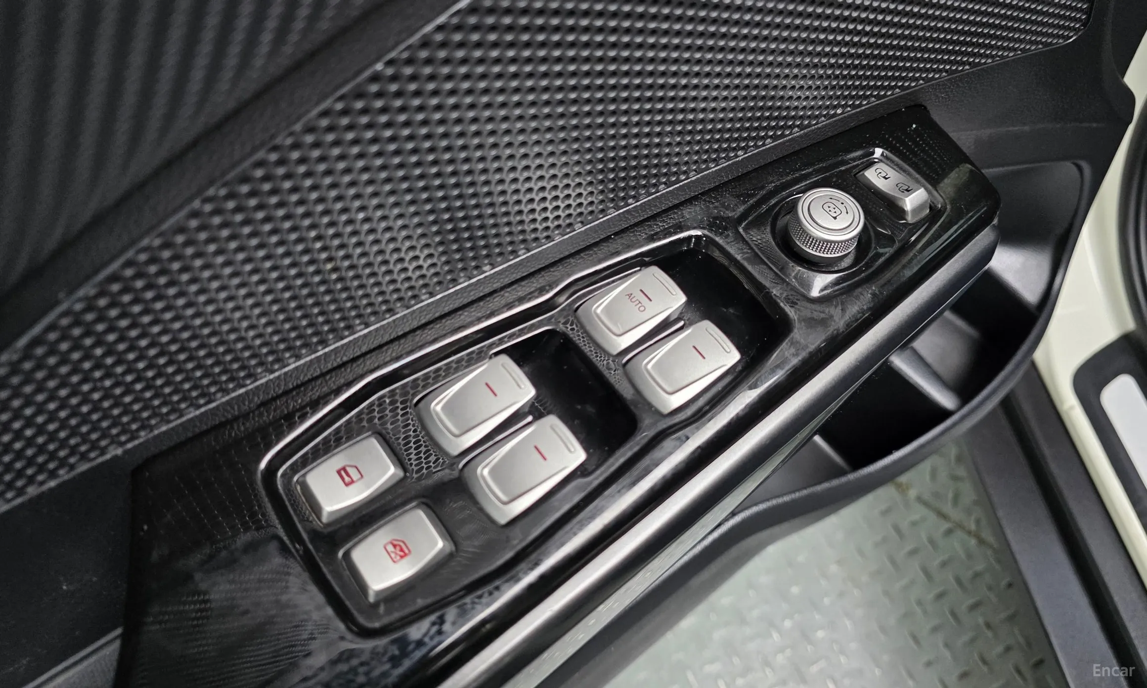 KG Mobility (SsangYong) Tivoli Air превью 12
