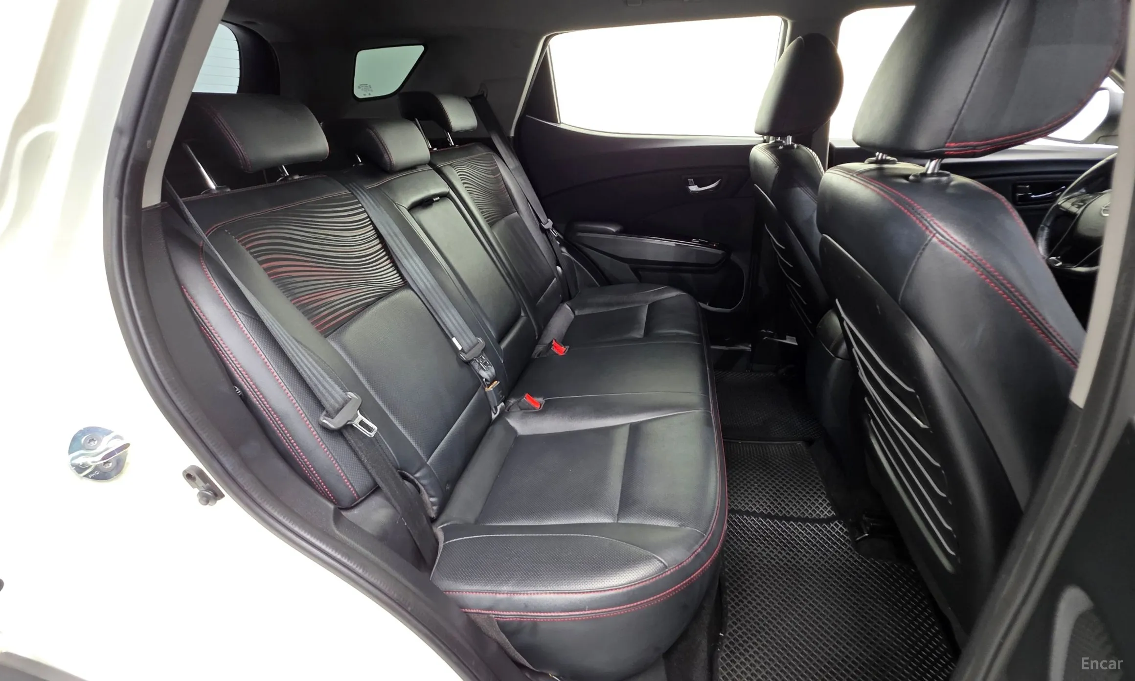 KG Mobility (SsangYong) Tivoli Air превью 19
