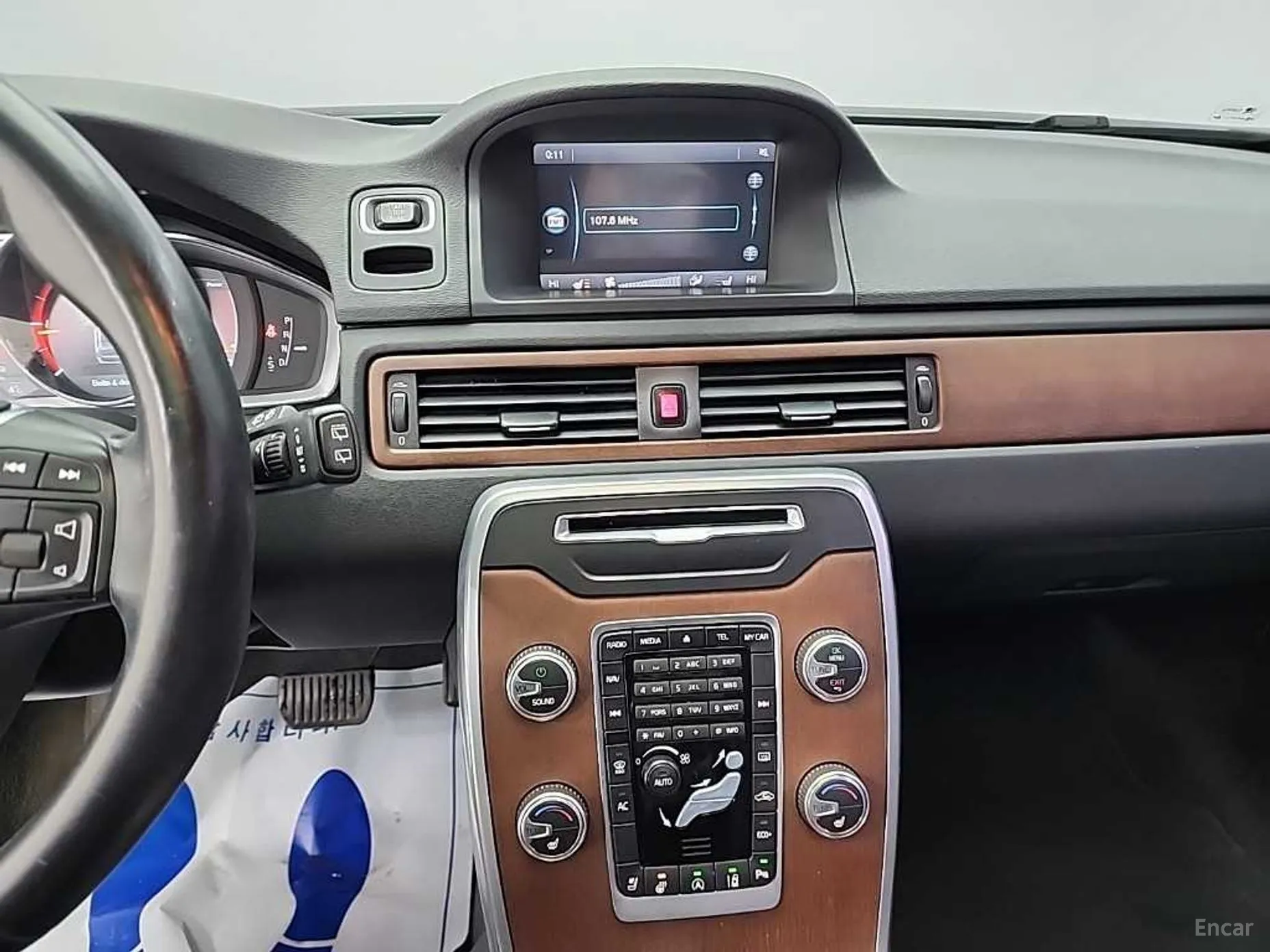 Volvo XC70 превью 10