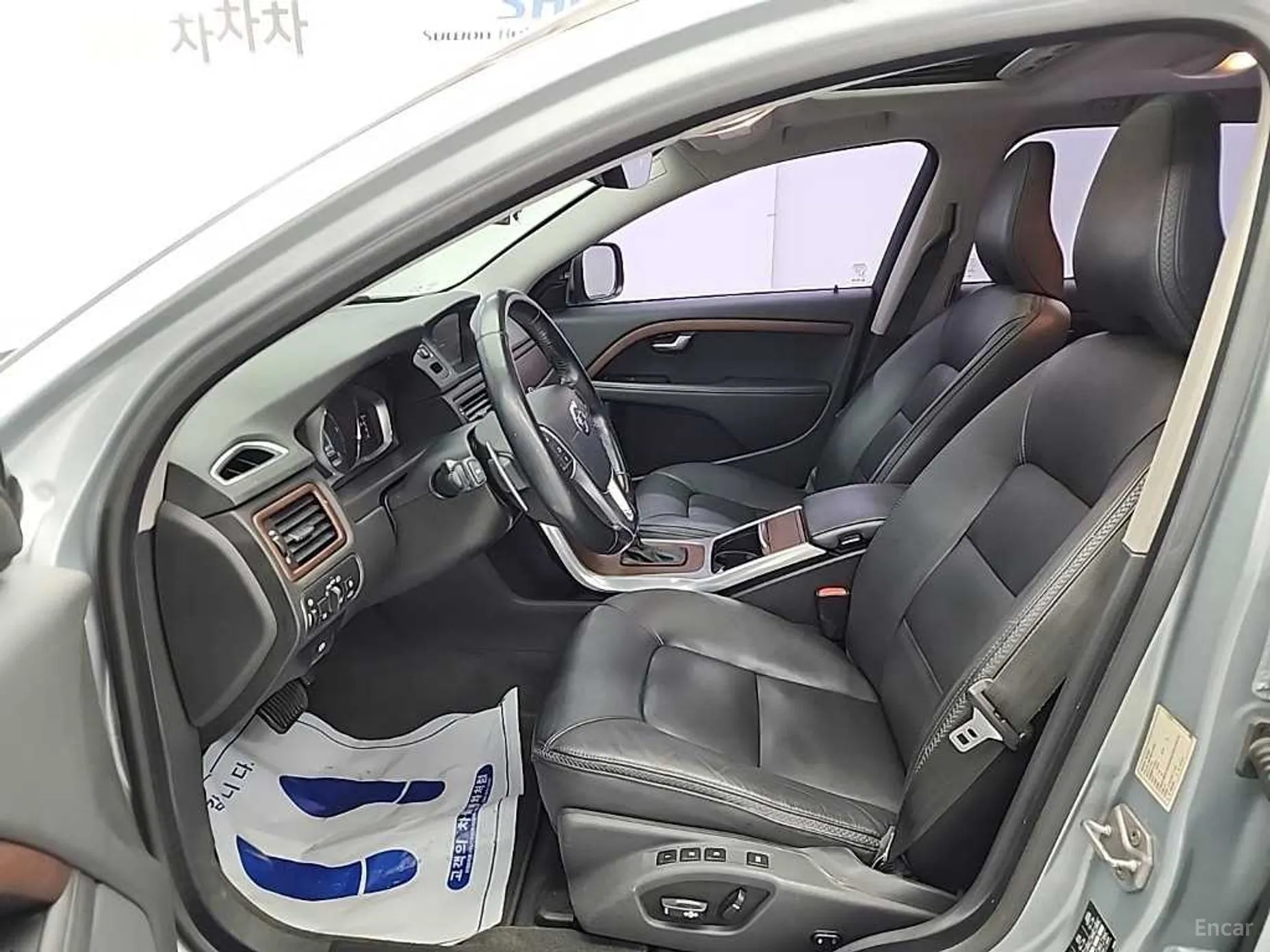 Volvo XC70 превью 11