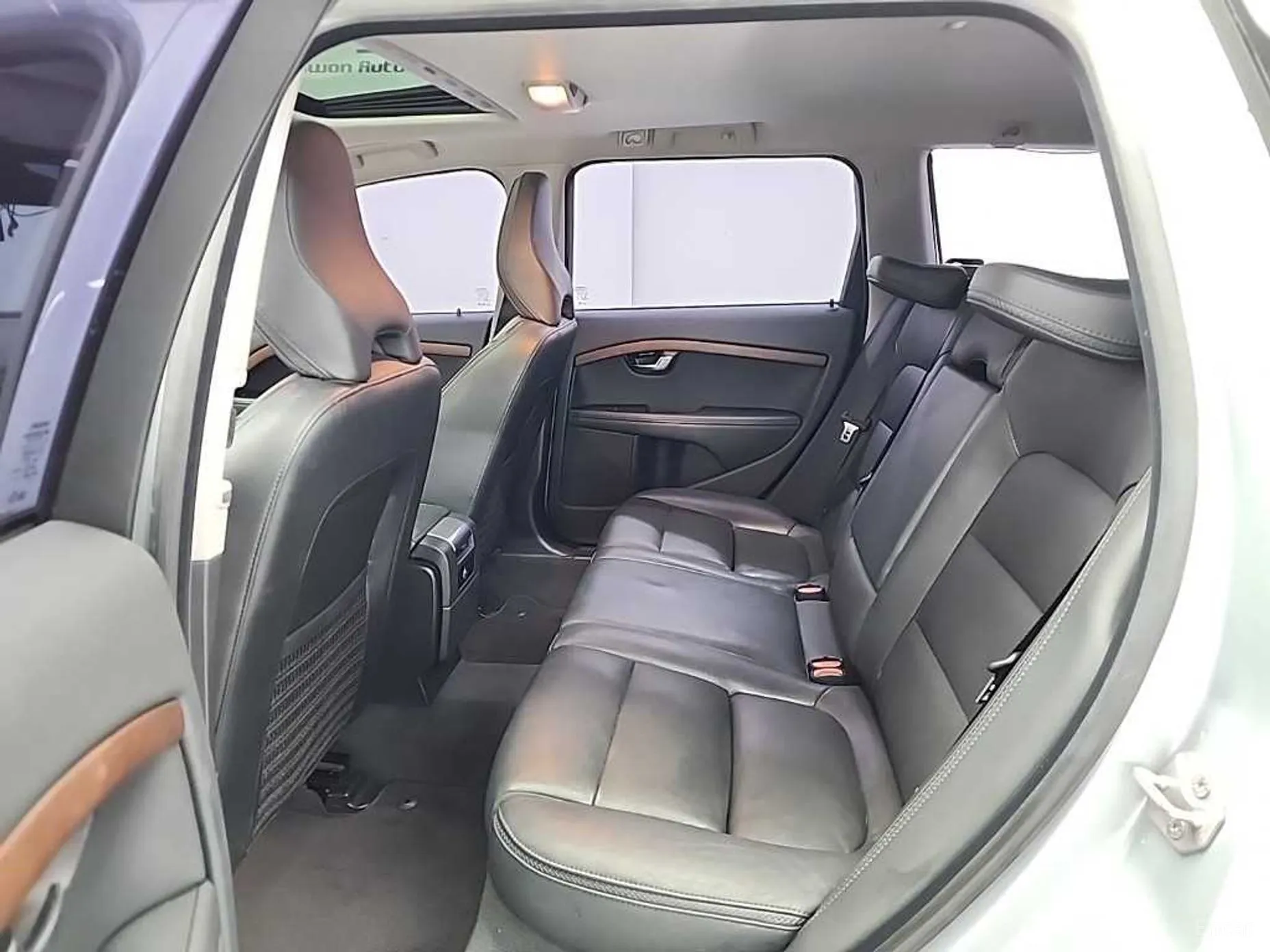 Volvo XC70 превью 12