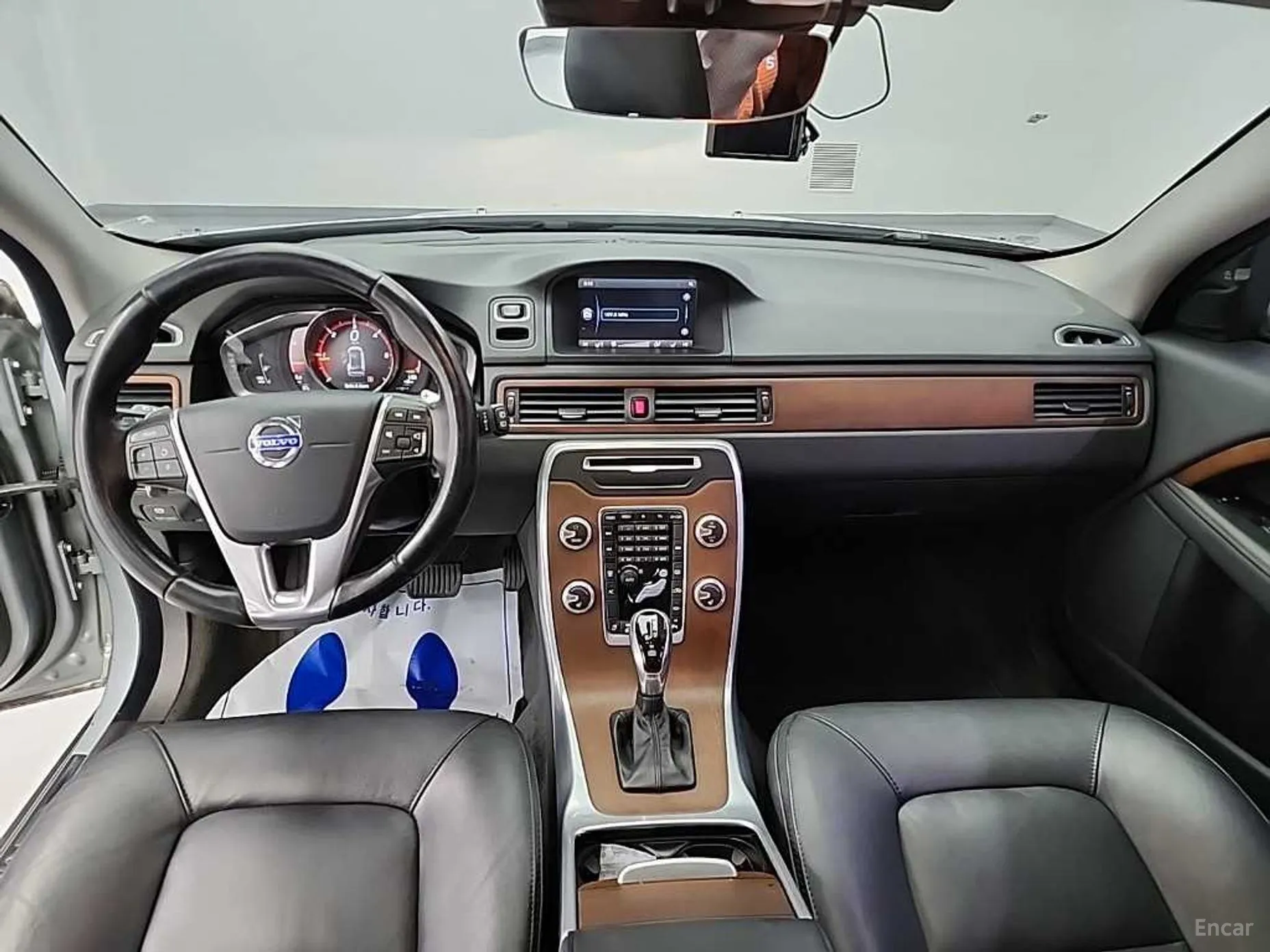 Volvo XC70 превью 7