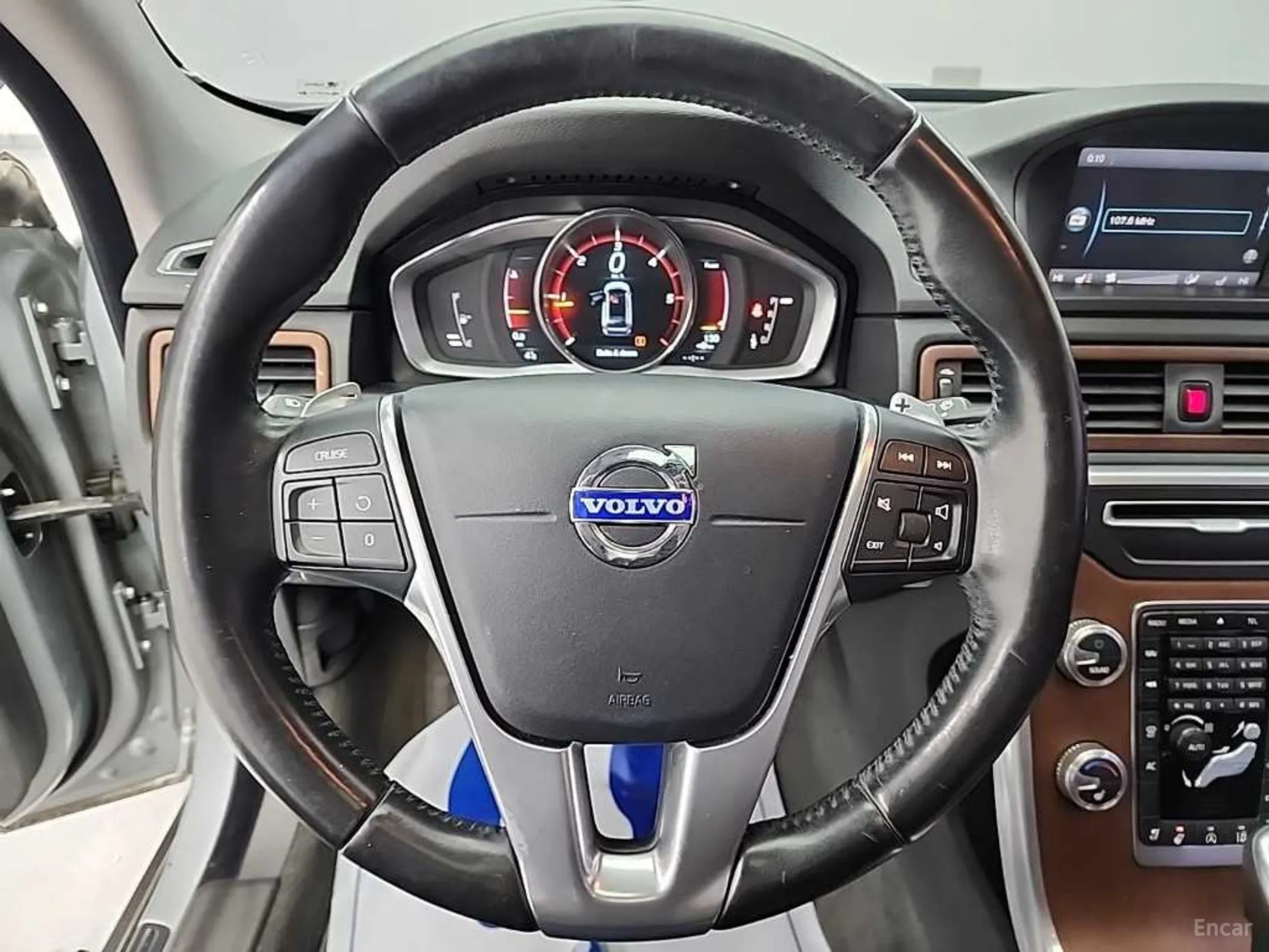 Volvo XC70 превью 9