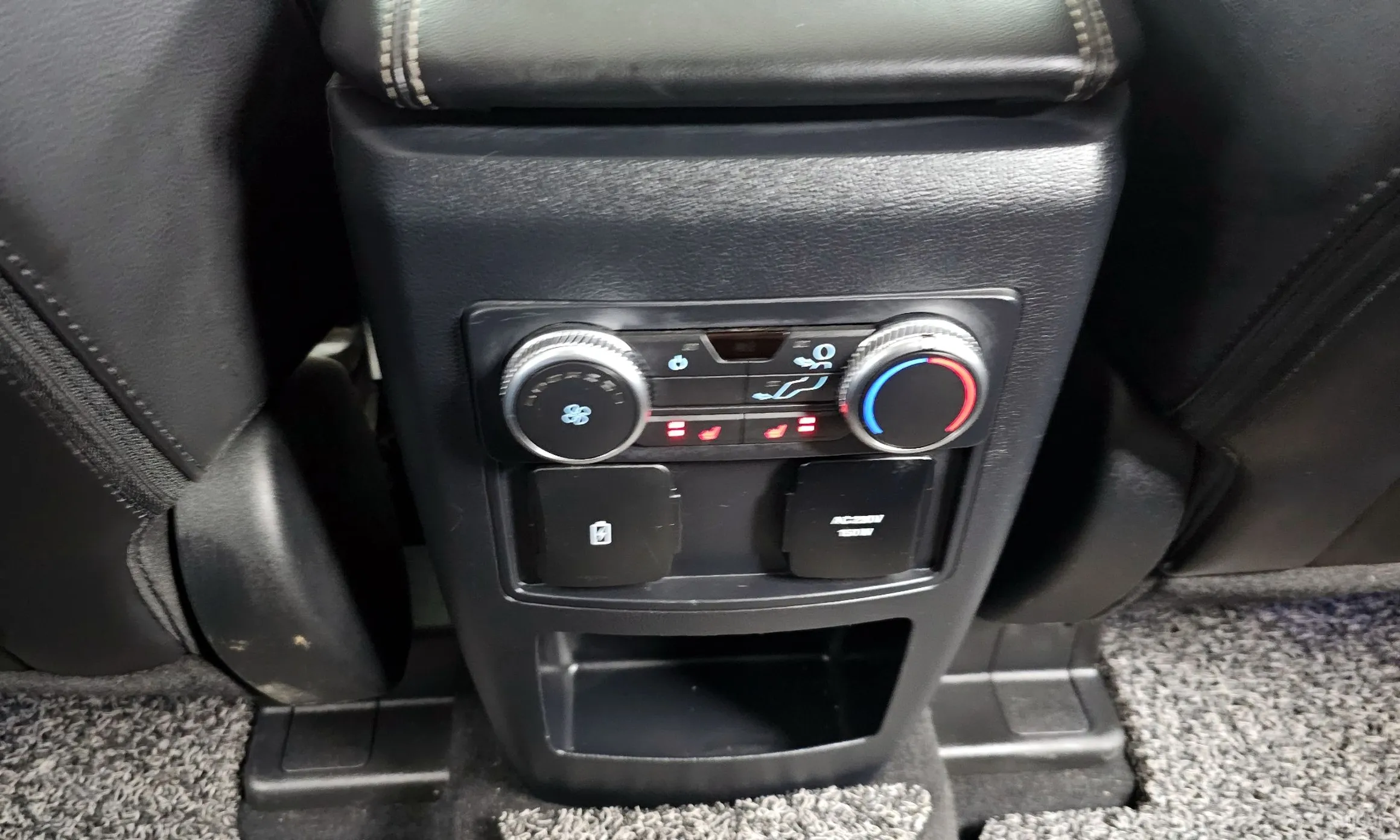 Ford Explorer 6th Generation превью 18