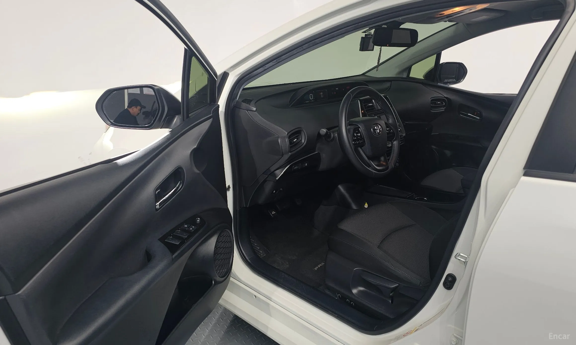 Toyota Prius 4th Generation превью 10