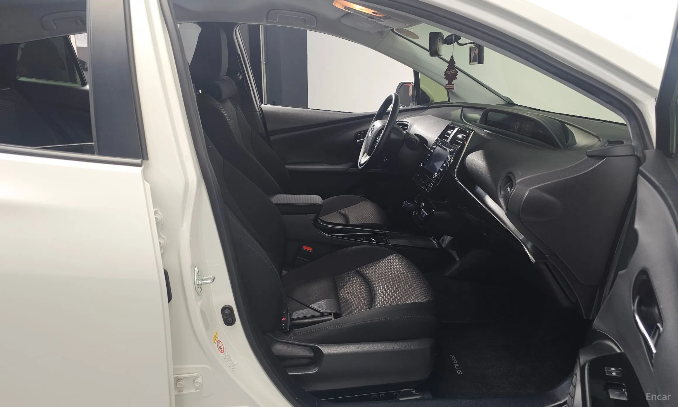 Toyota Prius 4th Generation превью 11