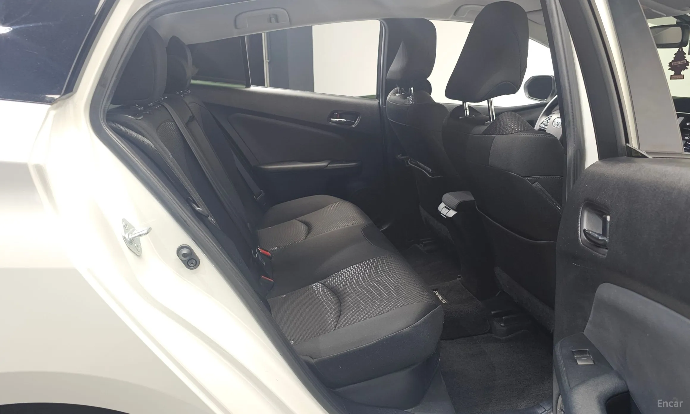 Toyota Prius 4th Generation превью 12