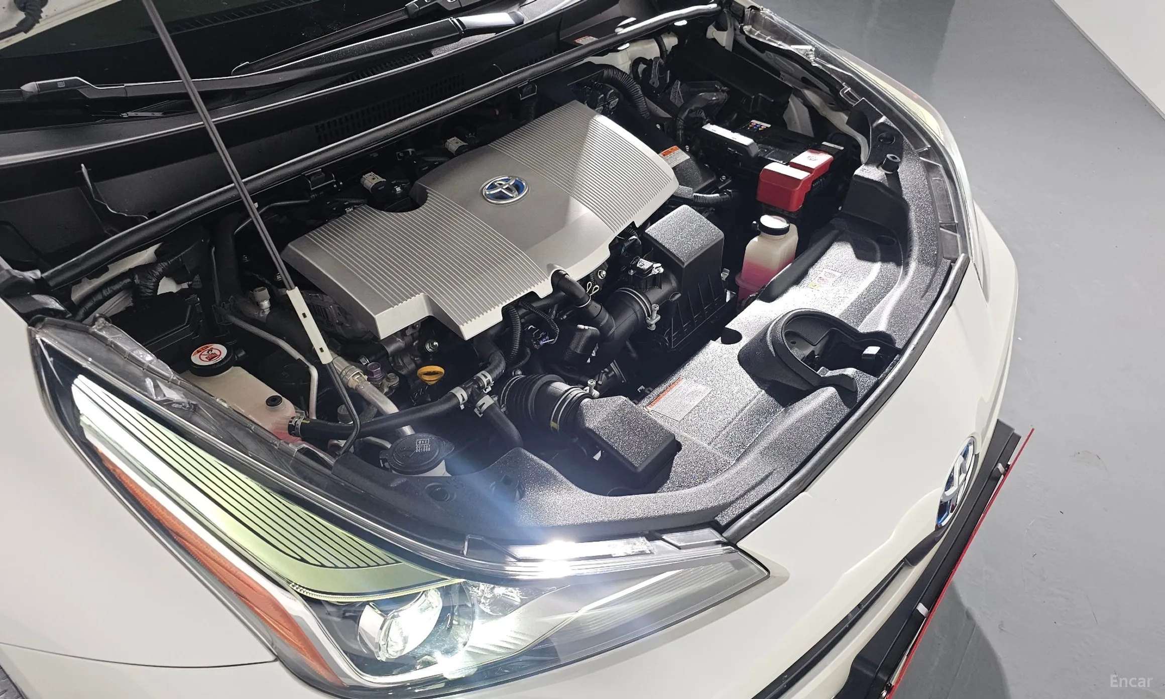 Toyota Prius 4th Generation превью 6