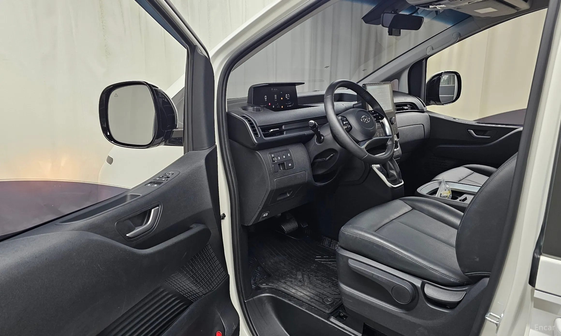 Hyundai Staria превью 10