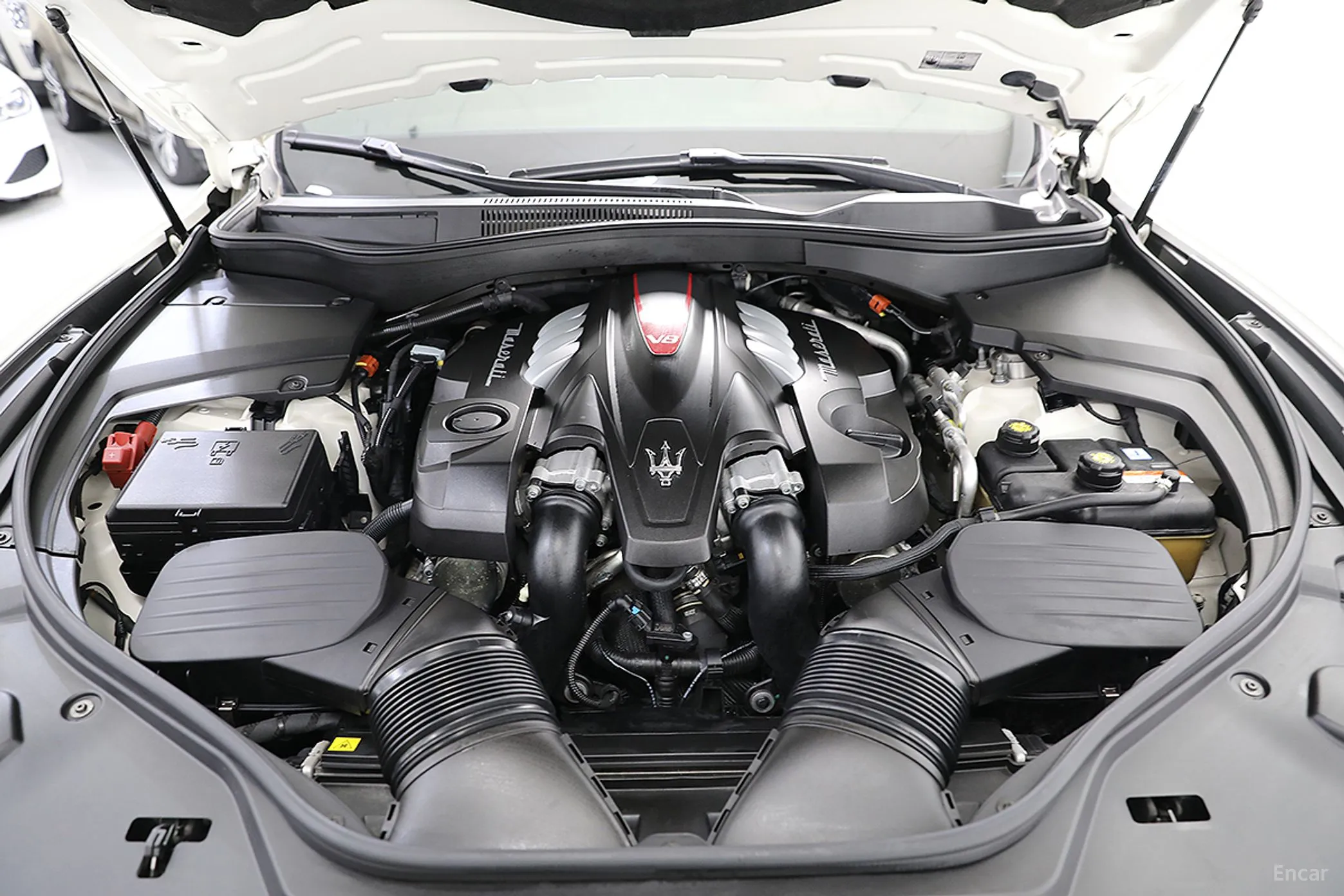 Maserati Levante превью 19