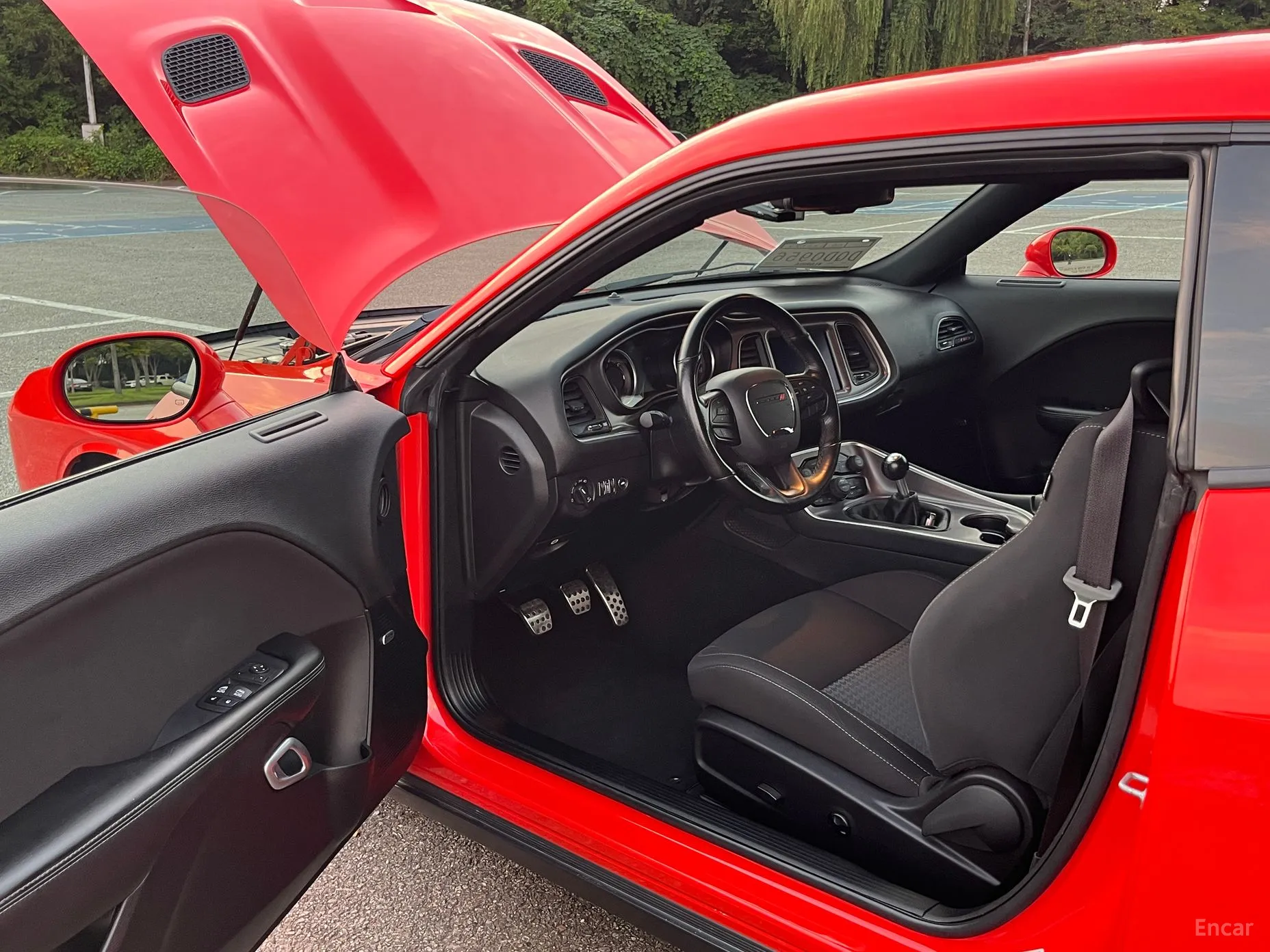 Dodge Challenger превью 5