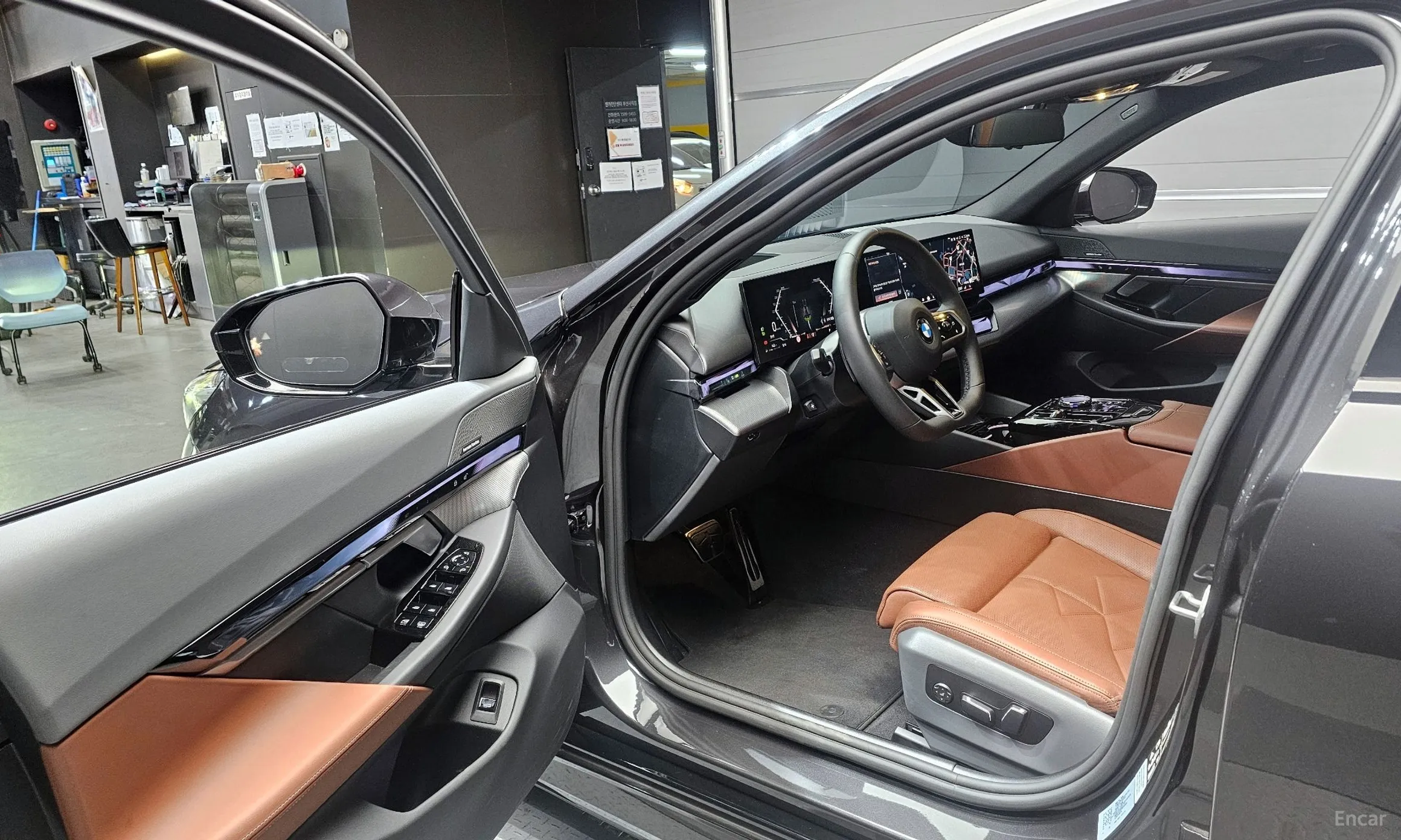 BMW 5 Series (G60) превью 10