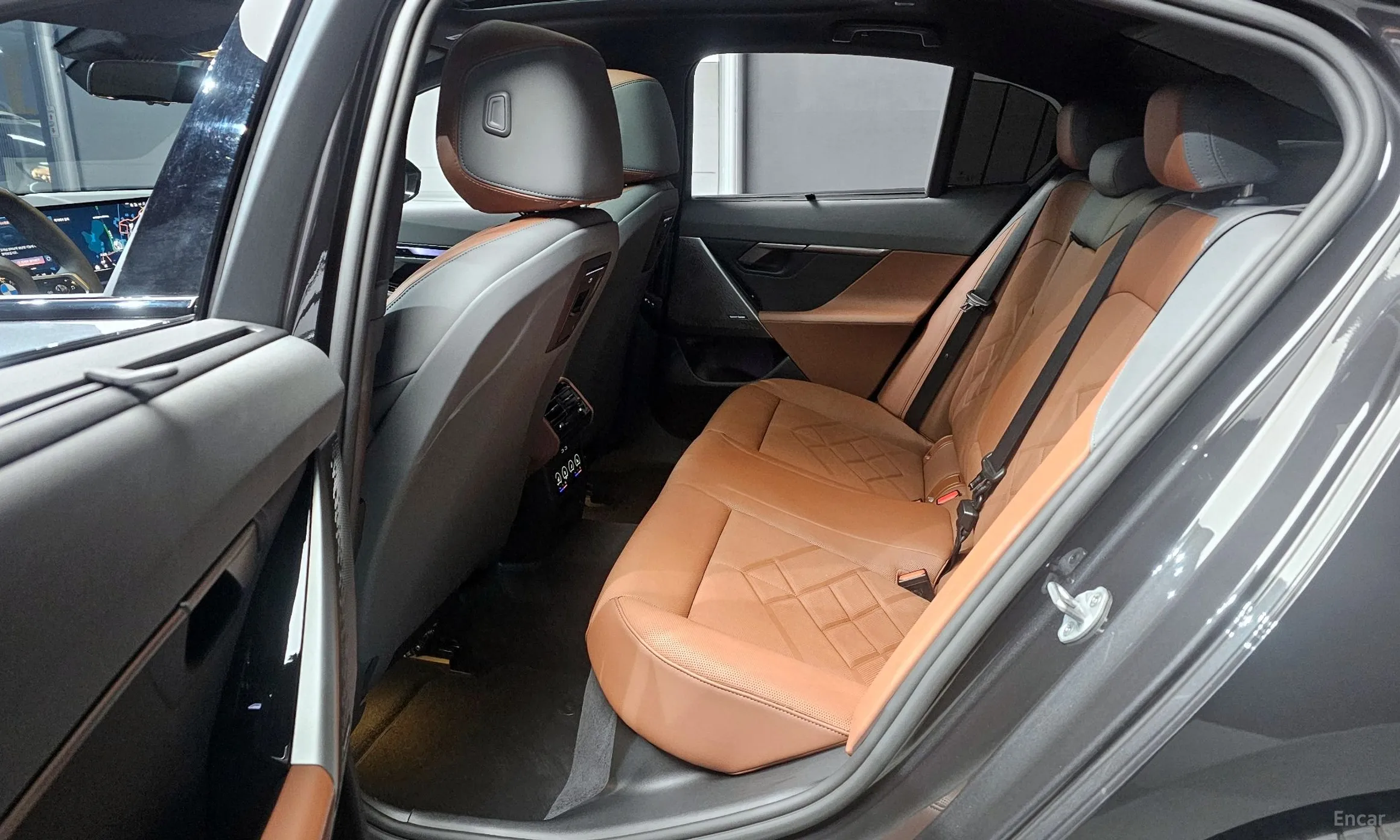 BMW 5 Series (G60) превью 13