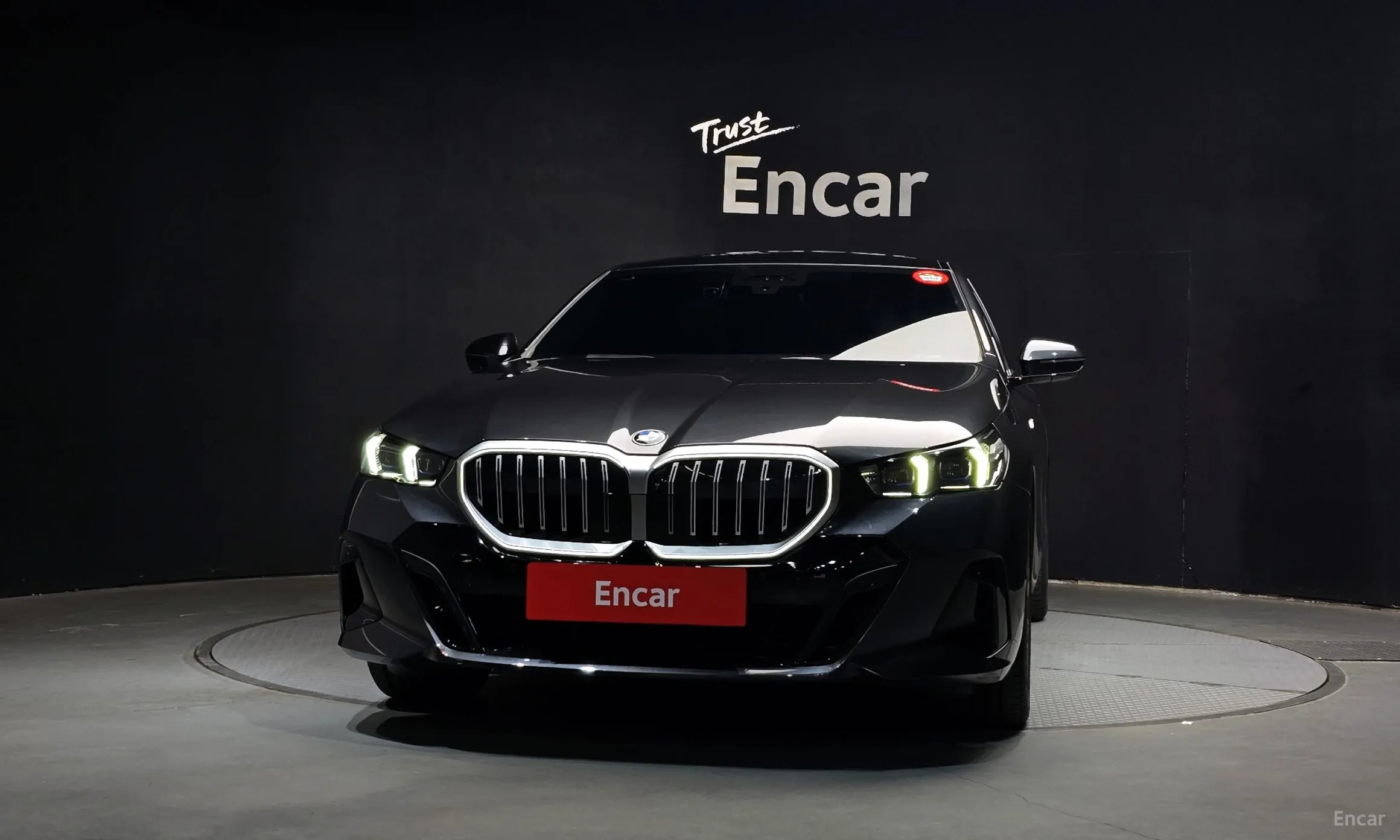 BMW 5 Series (G60) превью 3