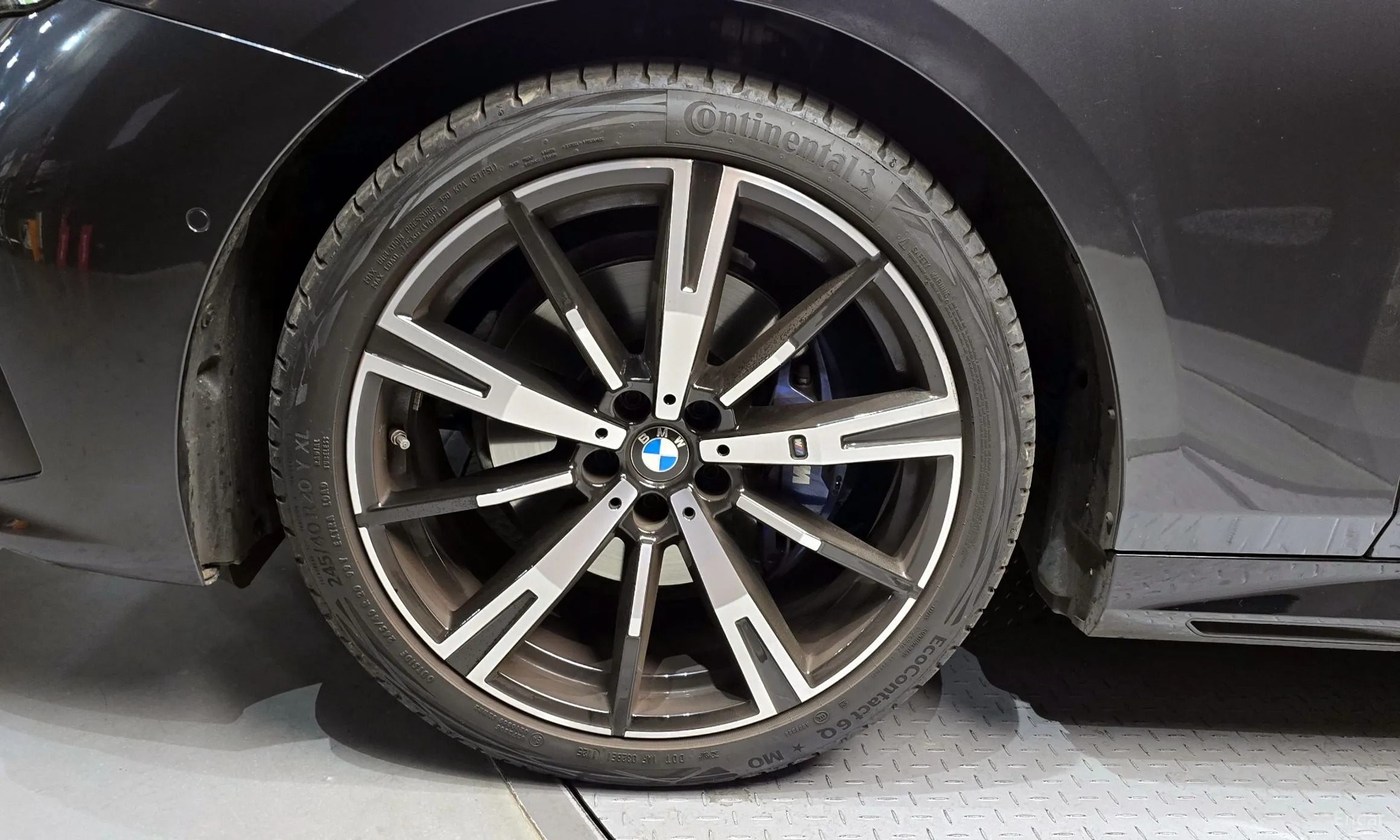 BMW 5 Series (G60) превью 5