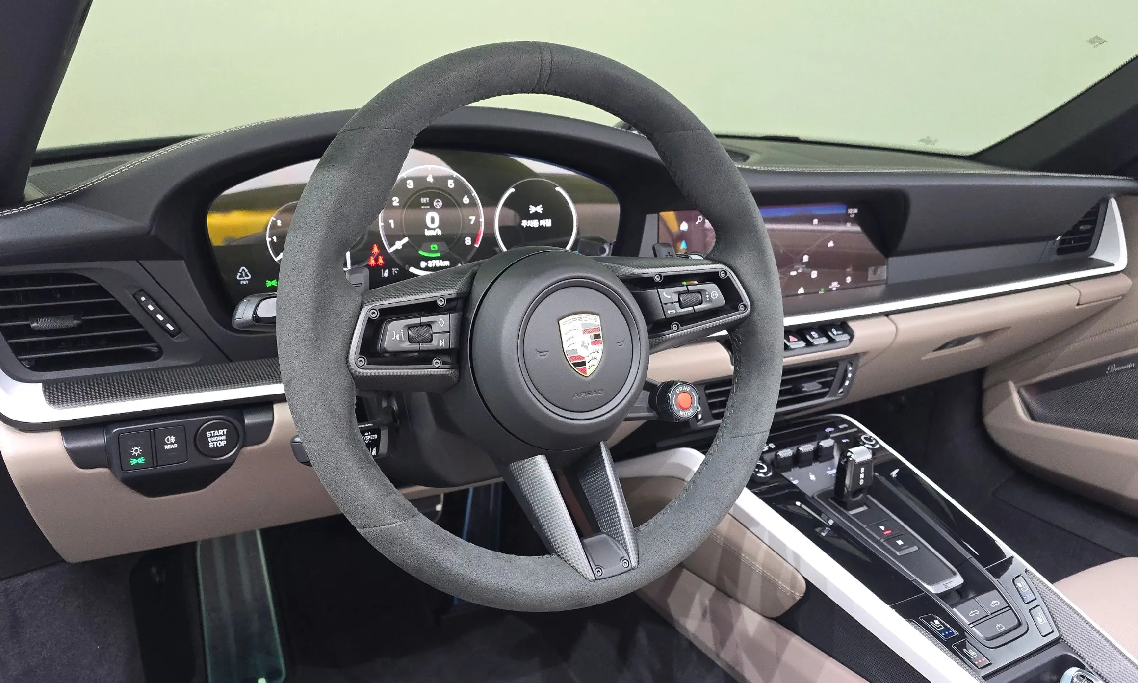 Porsche 911 (992) превью 13