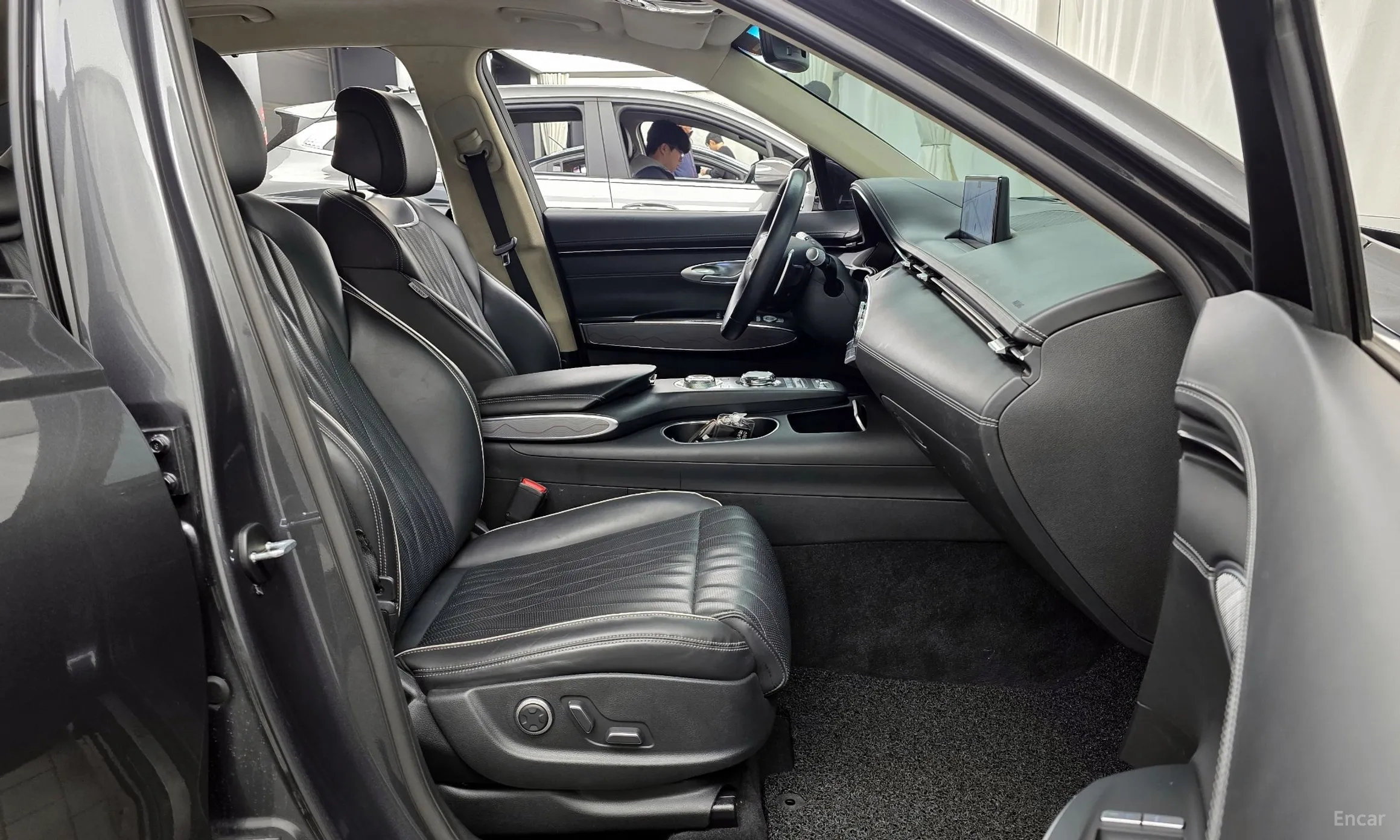 Genesis GV70 превью 11