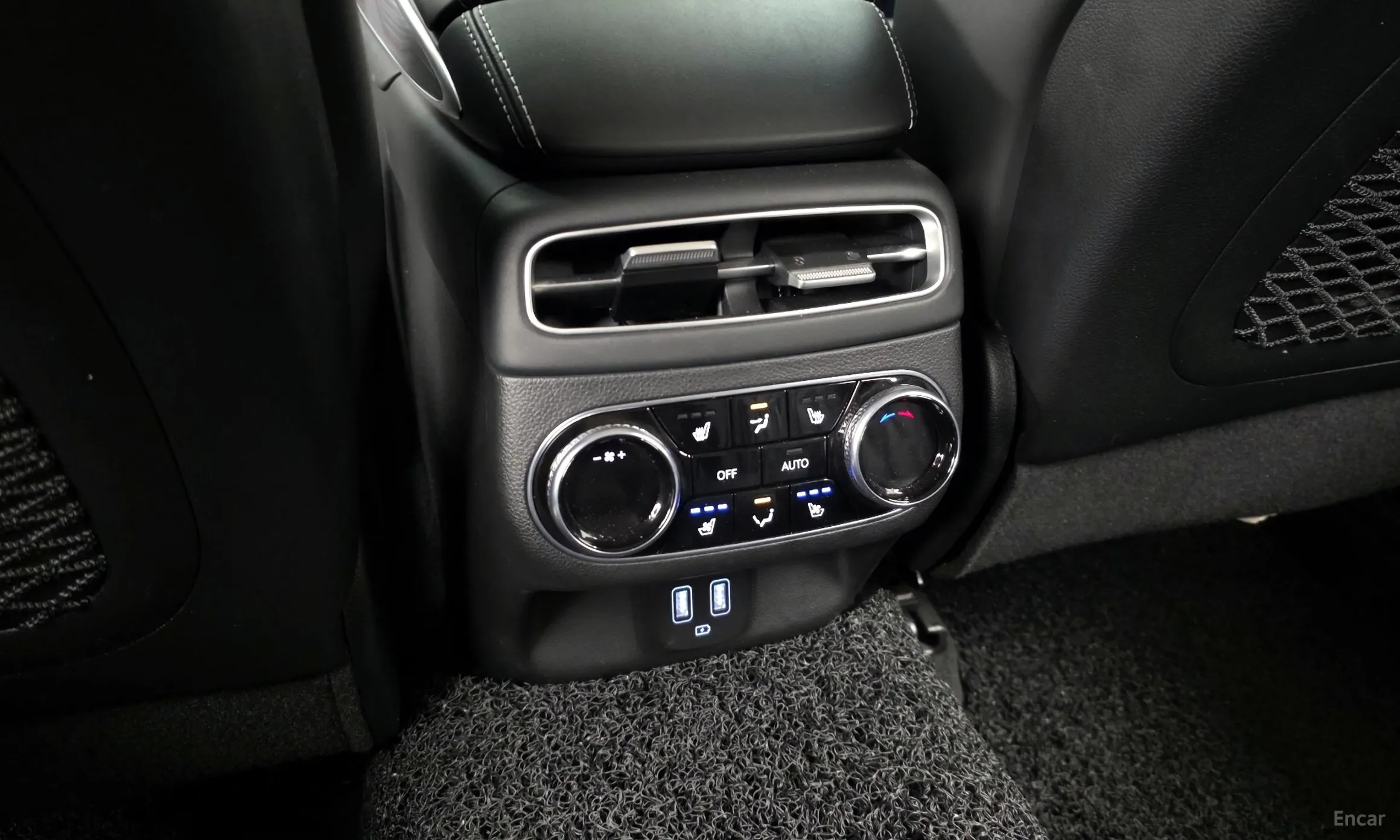 Genesis GV70 превью 19