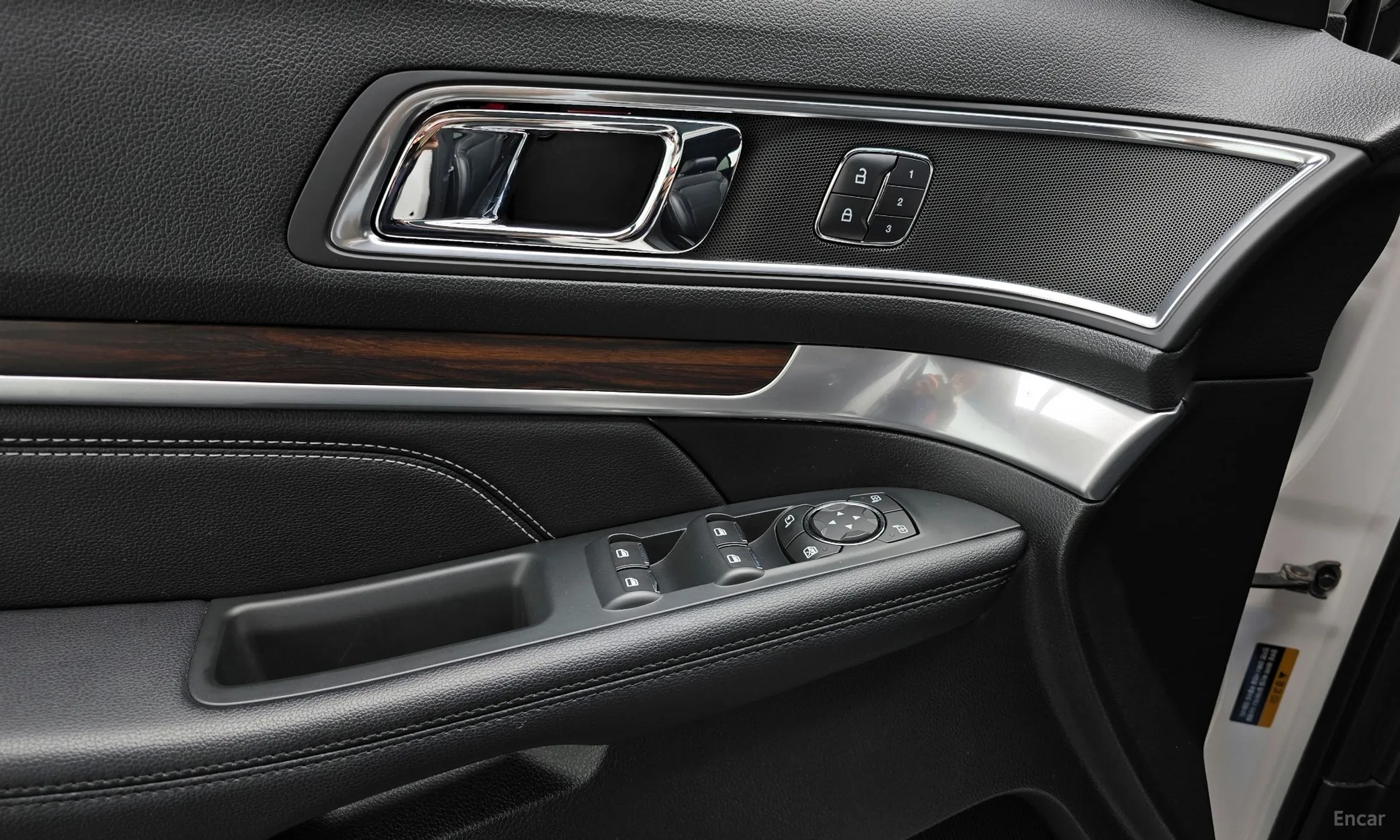 Ford Explorer превью 18
