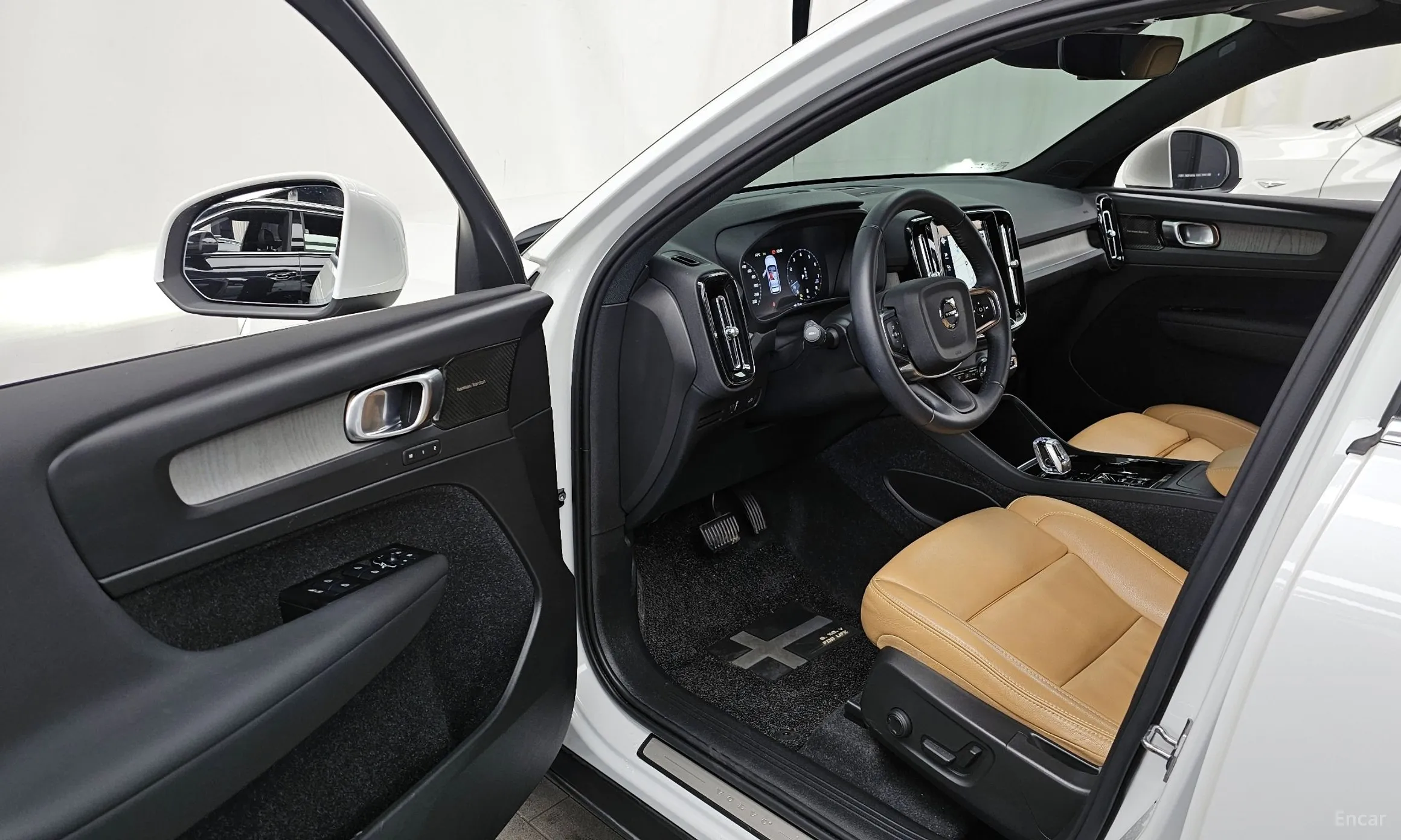 Volvo XC40 превью 10