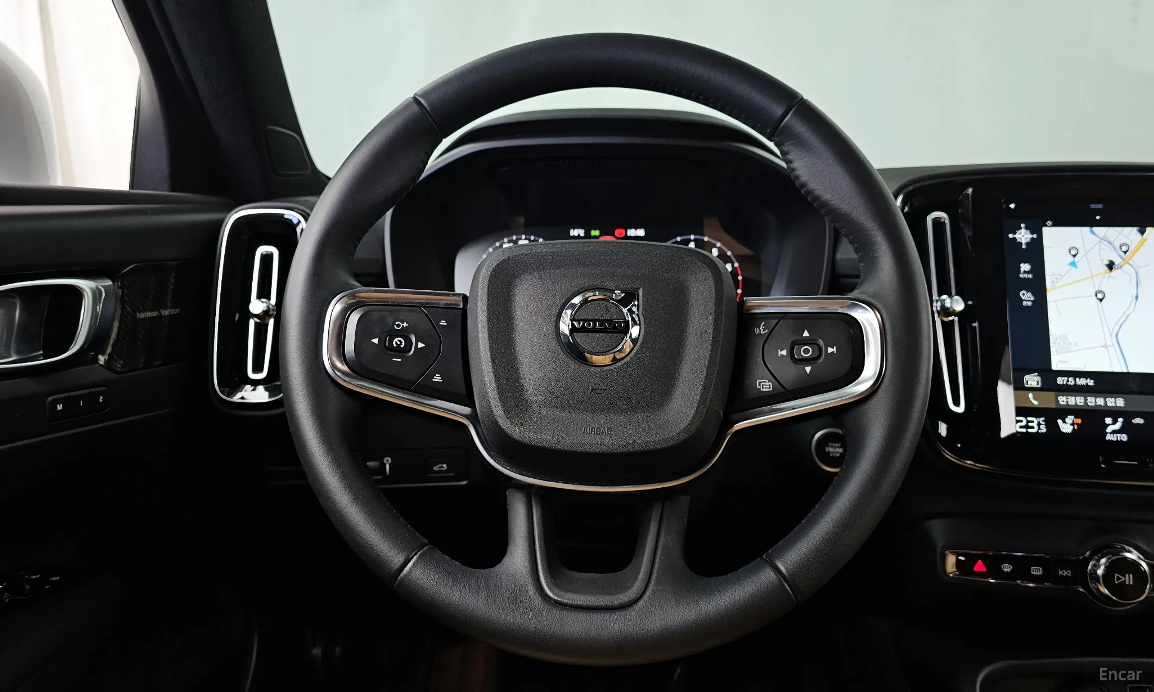 Volvo XC40 превью 13