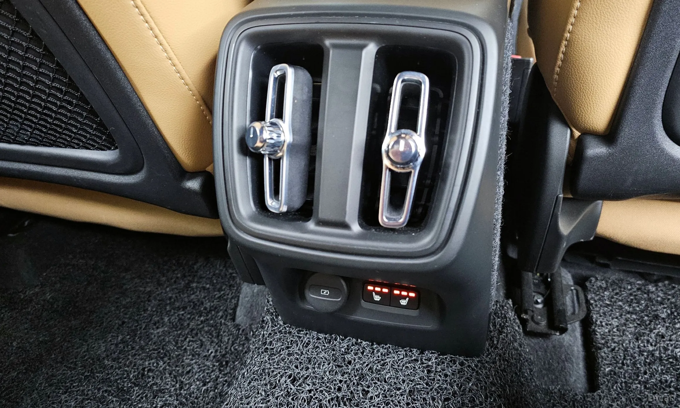 Volvo XC40 превью 19