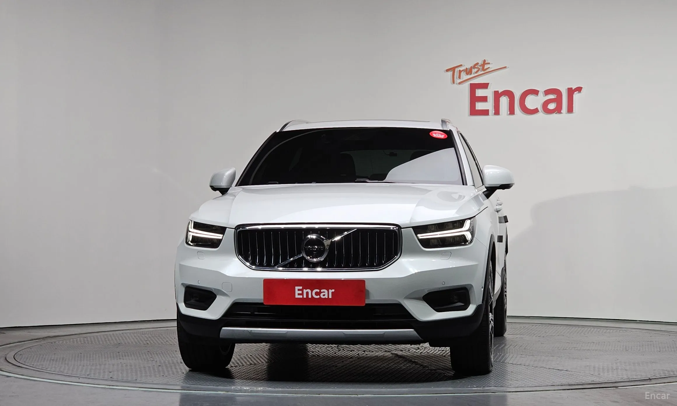 Volvo XC40 превью 3